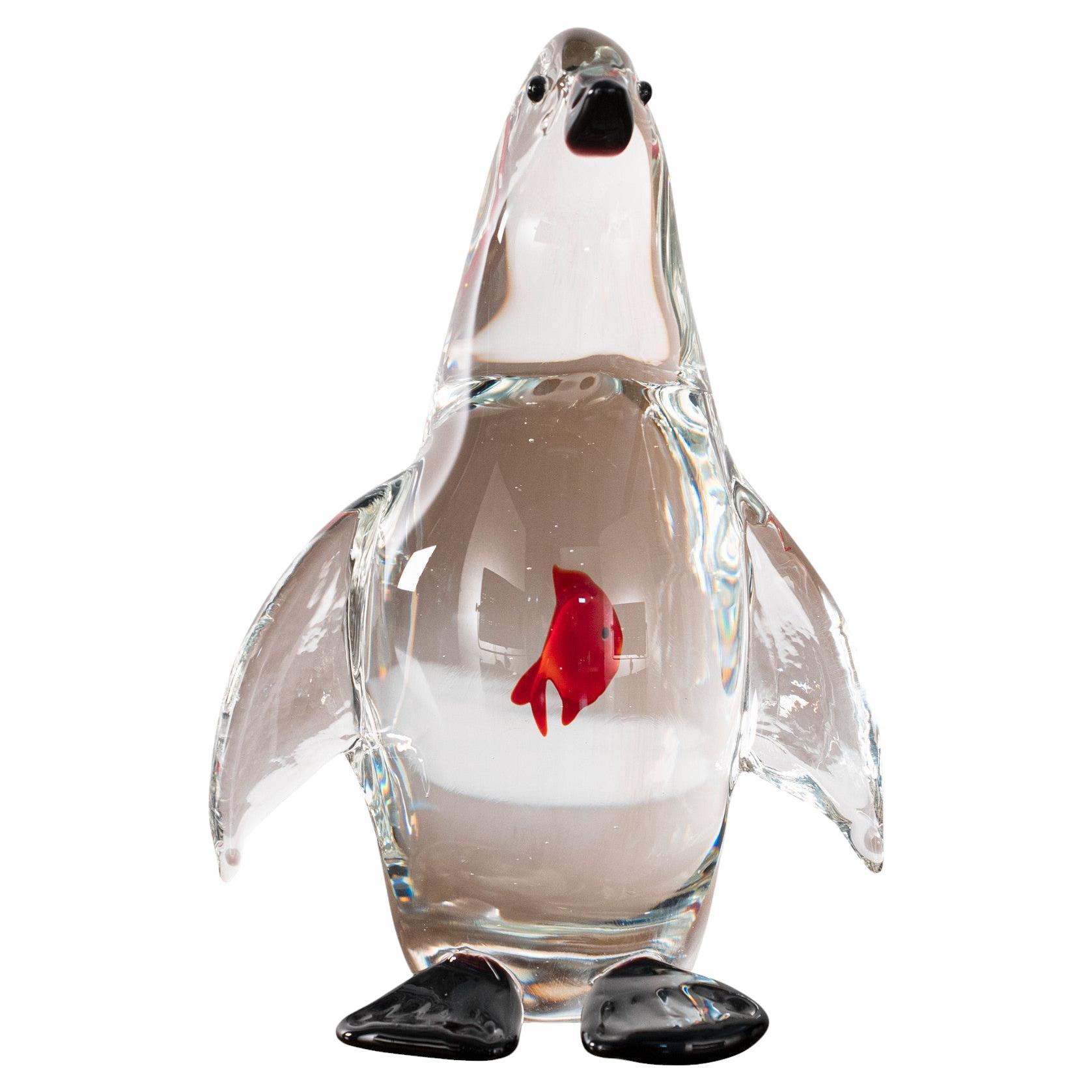 Scultura in vetro di Murano con pinguino e pesce rosso, fatta a mano in Italia, originale vintage