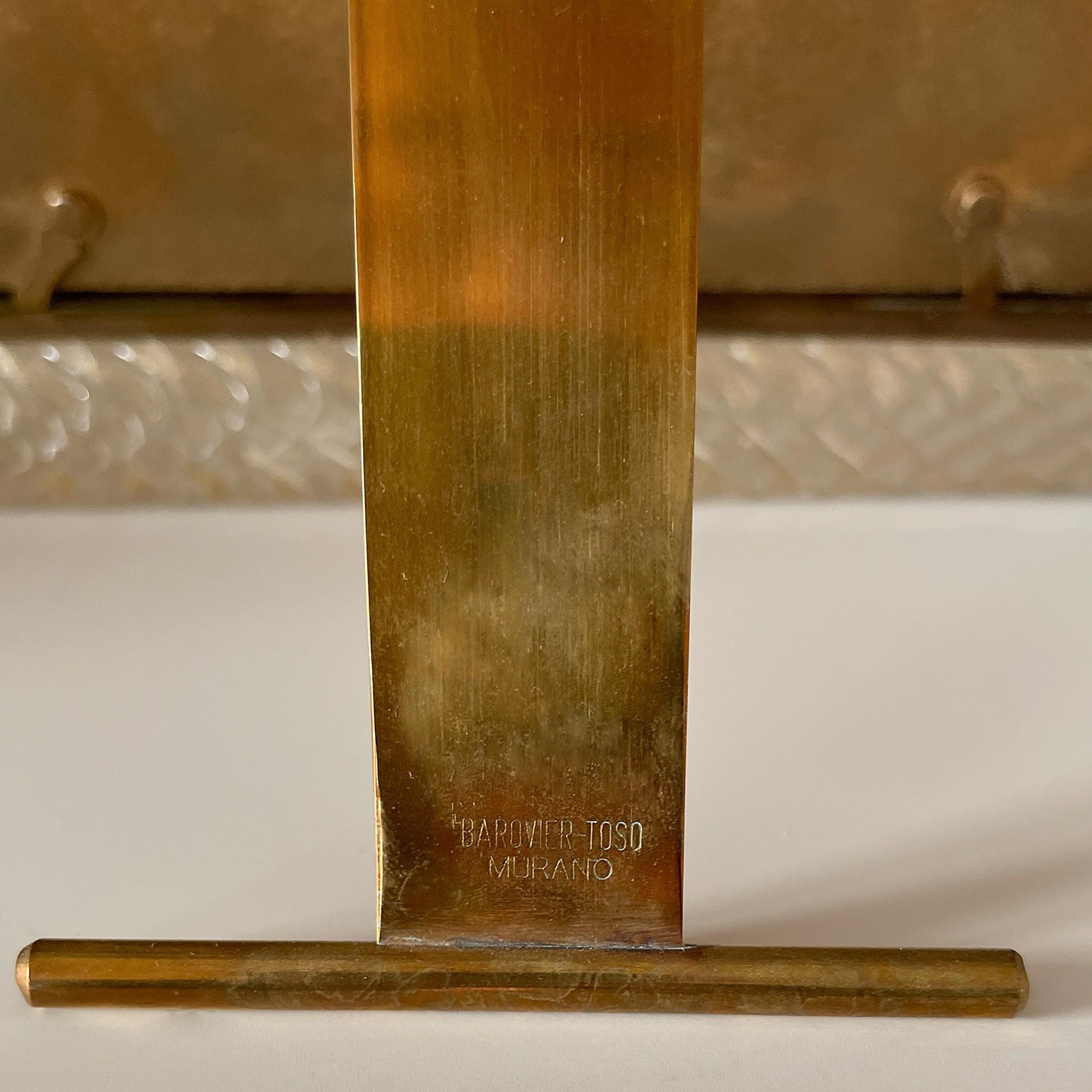 Un raro marco de paisaje Barovier & Toso de cristal de Murano, Italia, años 50

Ejemplo excepcional de la artesanía de Murano de mediados de siglo, este marco de gran tamaño fue fabricado en la década de 1950 por los apreciados vidrieros venecianos