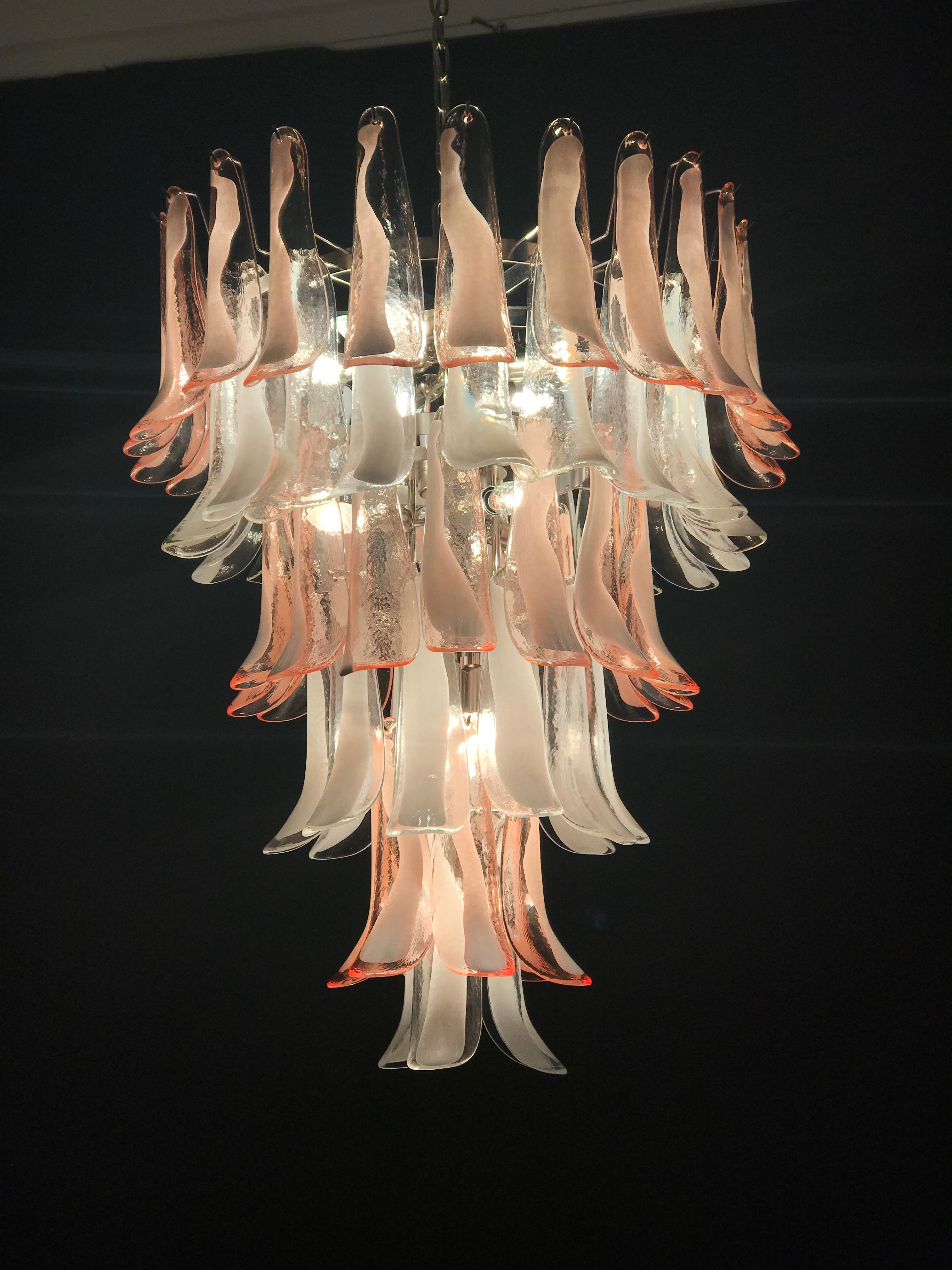 Murano Glass Pink and White Petal Sumptuous Chandeliers, Italy, 1980s For Sale 3
