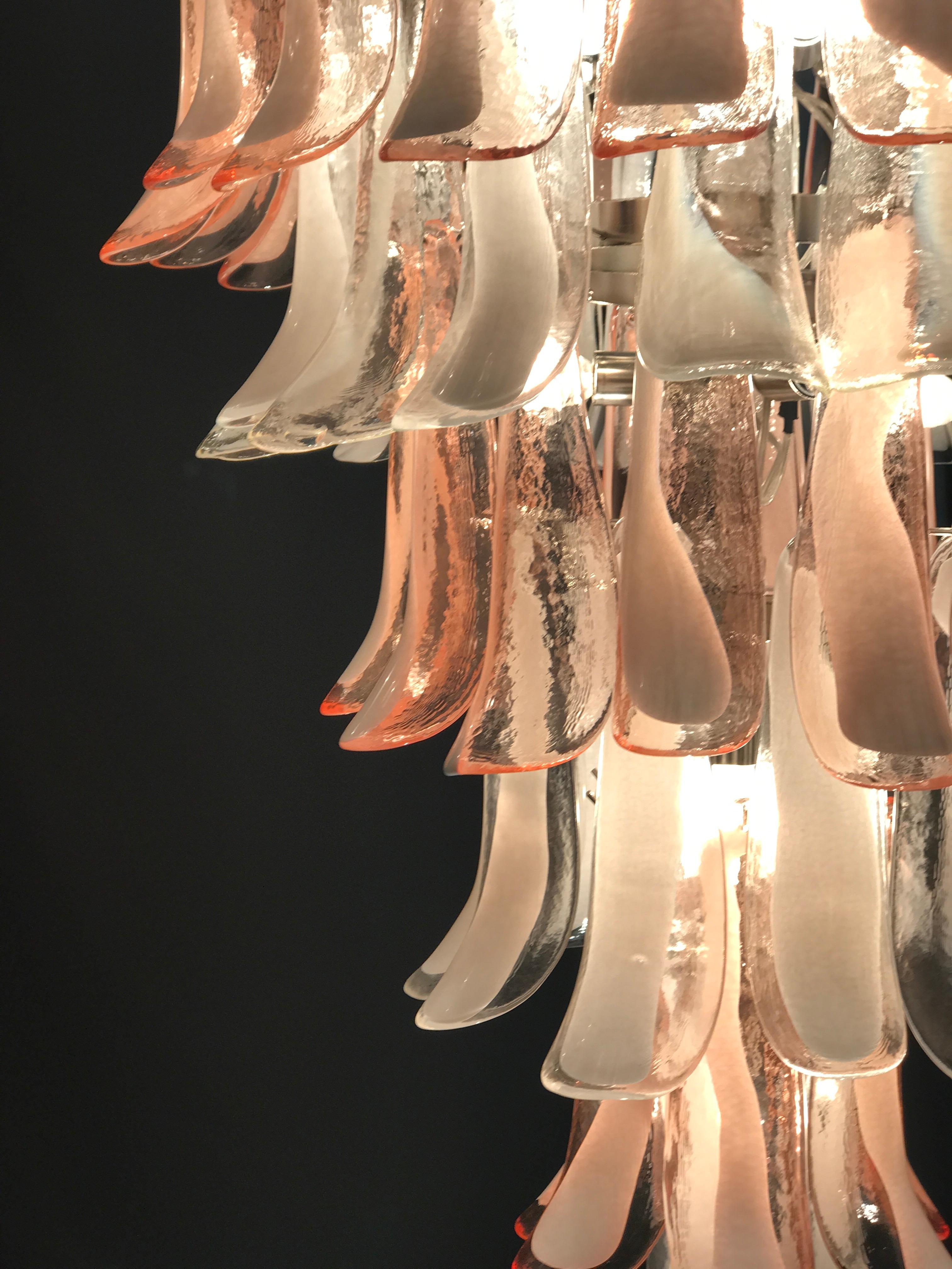 Murano Glass Pink and White Petal Sumptuous Chandeliers, Italy, 1980s For Sale 2