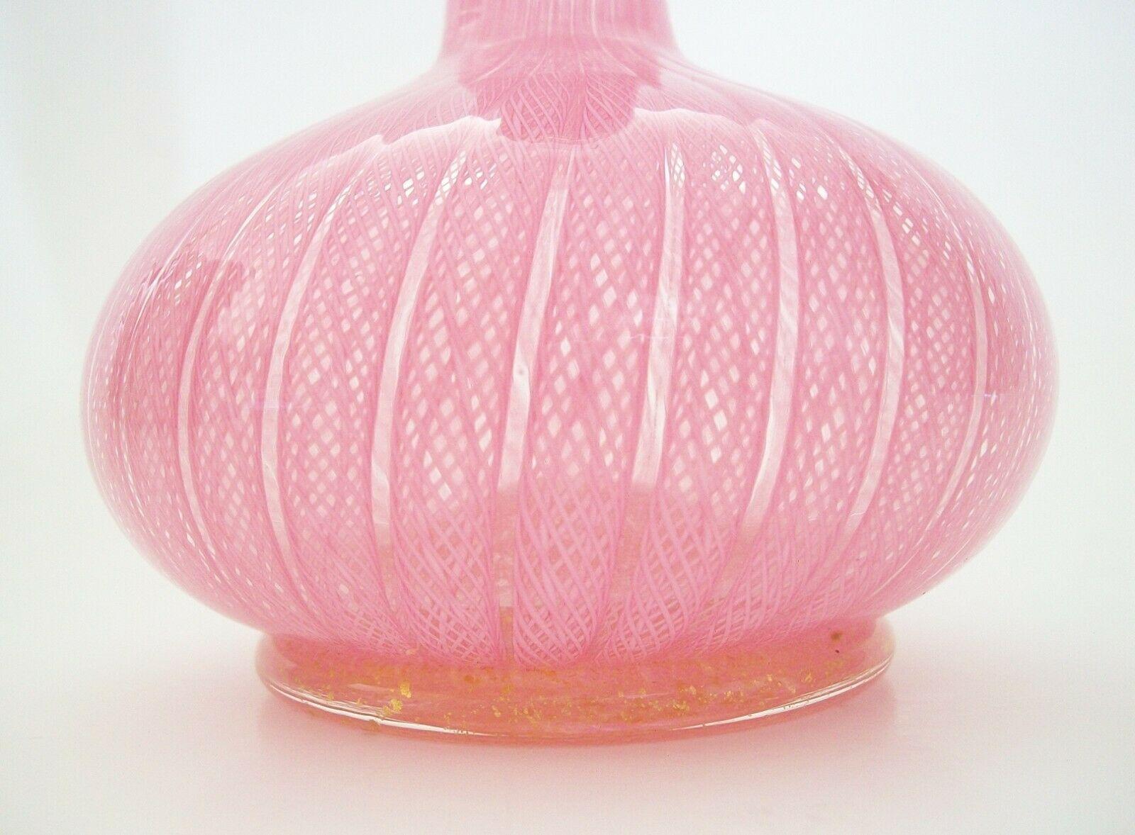 Murano Glass Pink Latticino & Gold Aventurine Perfume Bottle, Italy, C.1970's In Good Condition In Chatham, ON
