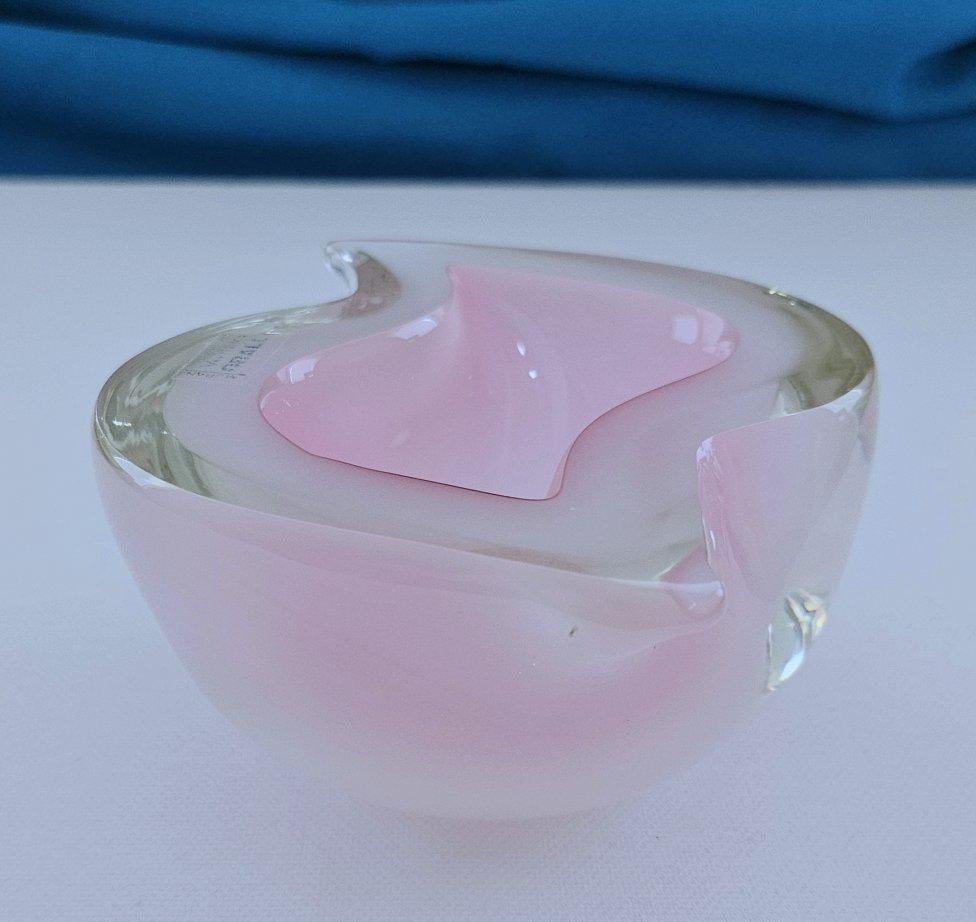 Murano Glass Pink Opaline/Sommerso Geode Schale von Oball, mit Original Label (Italienisch) im Angebot