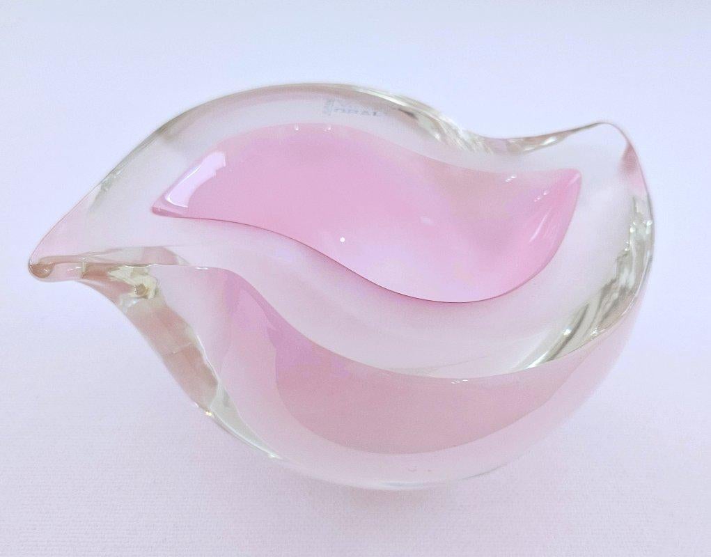 Murano Glass Pink Opaline/Sommerso Geode Schale von Oball, mit Original Label im Zustand „Gut“ im Angebot in Warrenton, OR