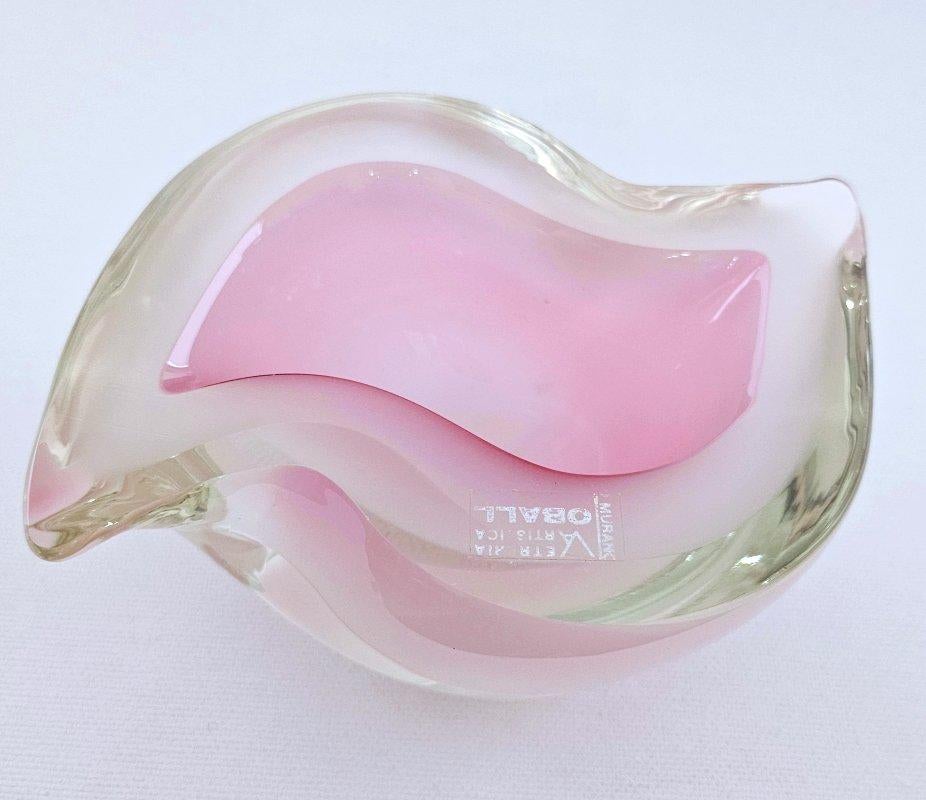 Murano Glass Pink Opaline/Sommerso Geode Schale von Oball, mit Original Label (20. Jahrhundert) im Angebot