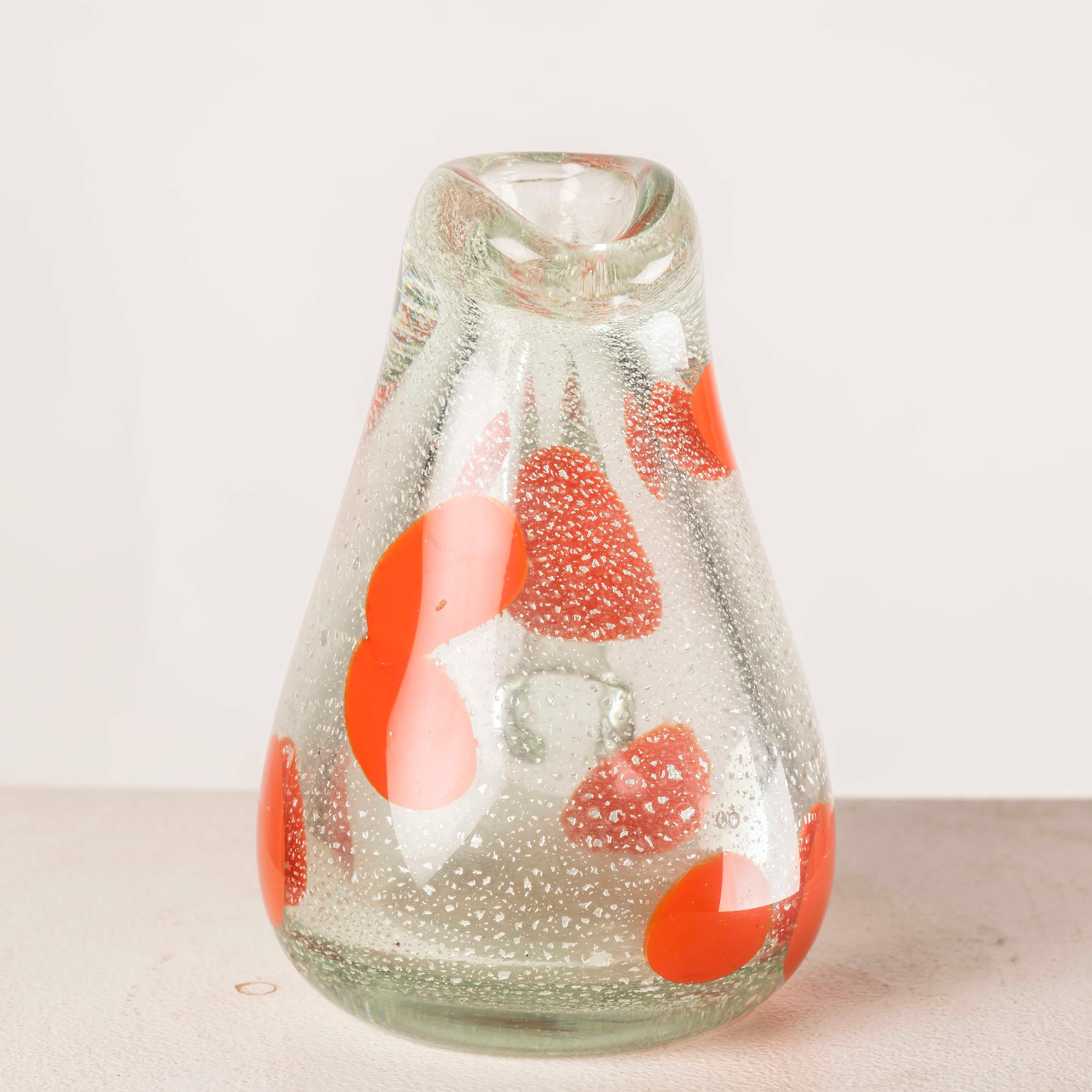 Jarra de cristal de Murano con escamas de plata y puntos rojos siglo XX en venta