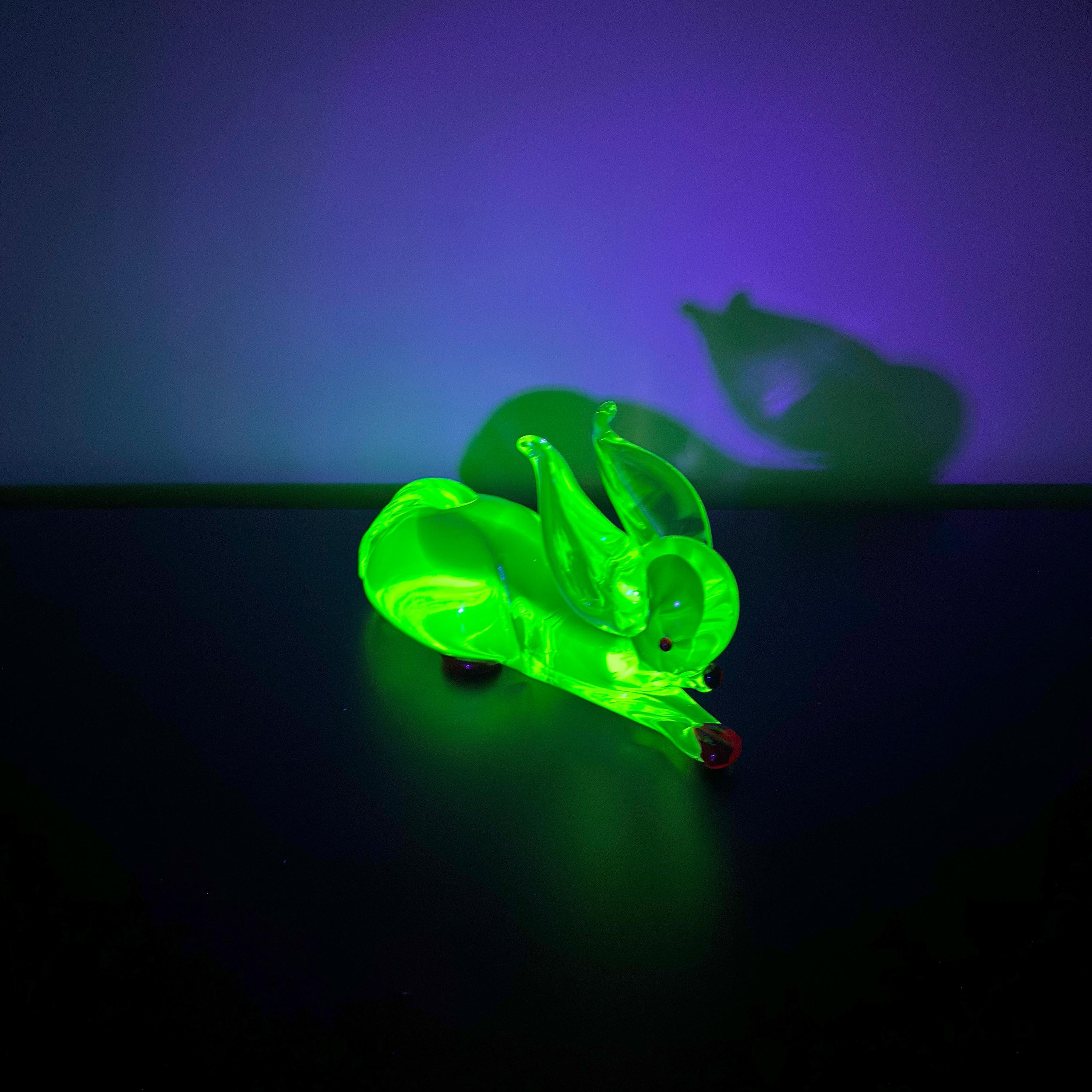 Murano Uranium Glass Rabbit Sculpture by Ferro & Lazzarini c. 1960s, Italy For Sale 1