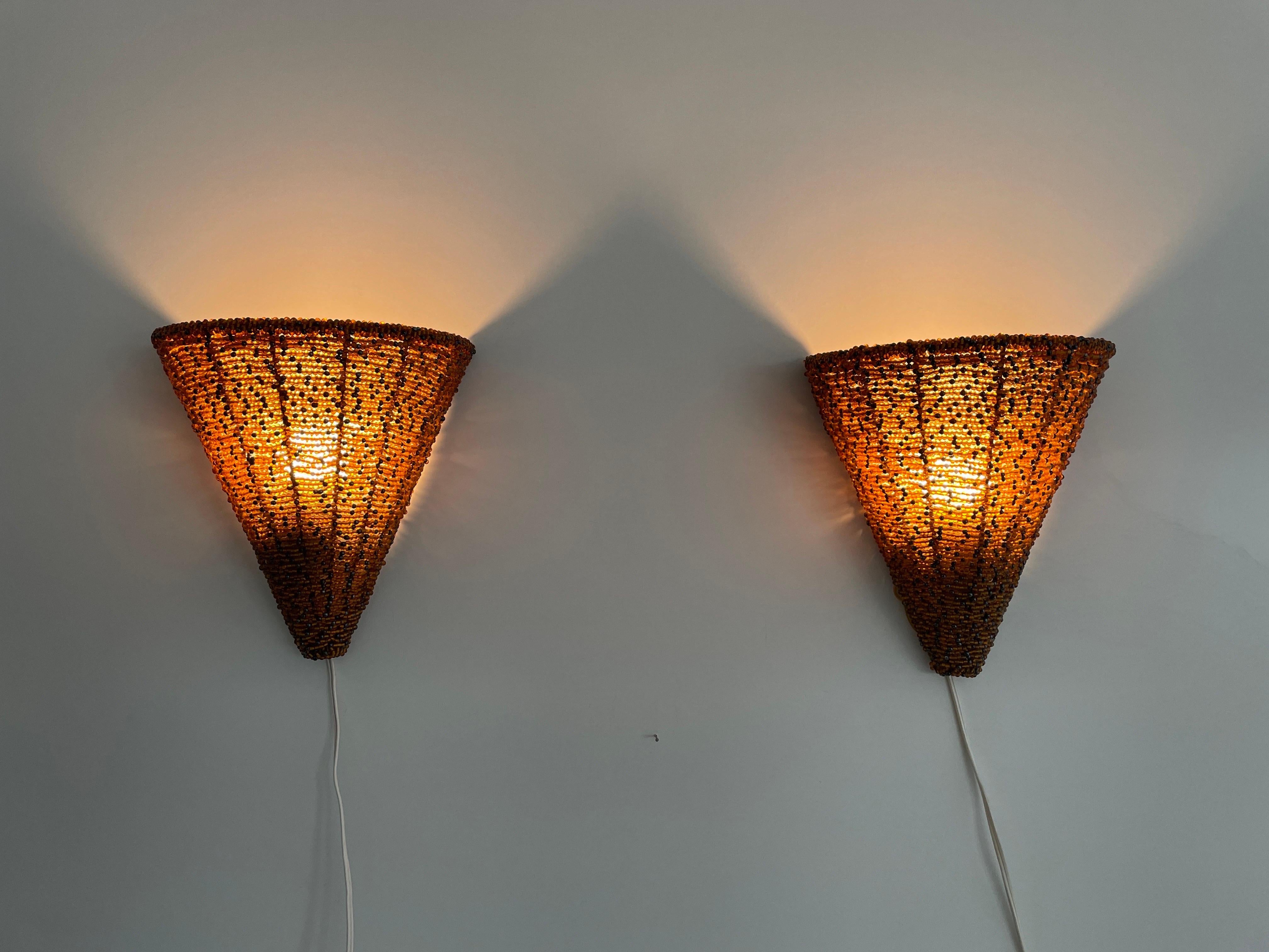 Coppia di lampade in vetro di Murano dal raro design conico, anni '60, Italia in vendita 2