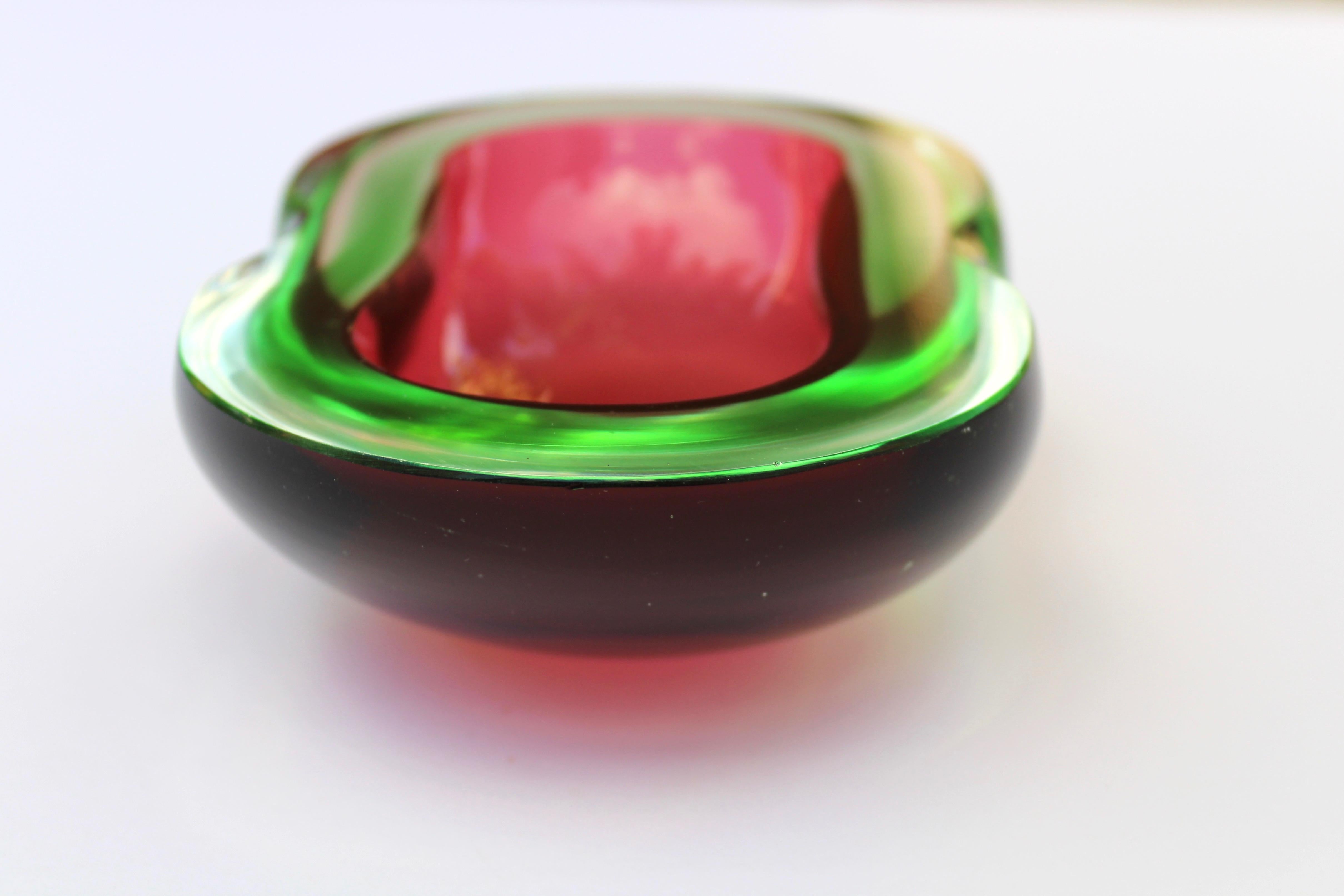 Hand-Crafted Murano Glass Red and Green Sommerso Ashtray and Bowl, 1960s