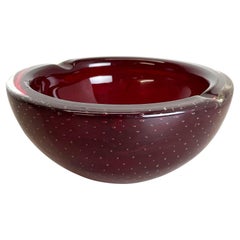 Posacenere a conchiglia con elemento a ciotola in vetro di Murano "Bolla rossa" Murano, Italia, anni '70