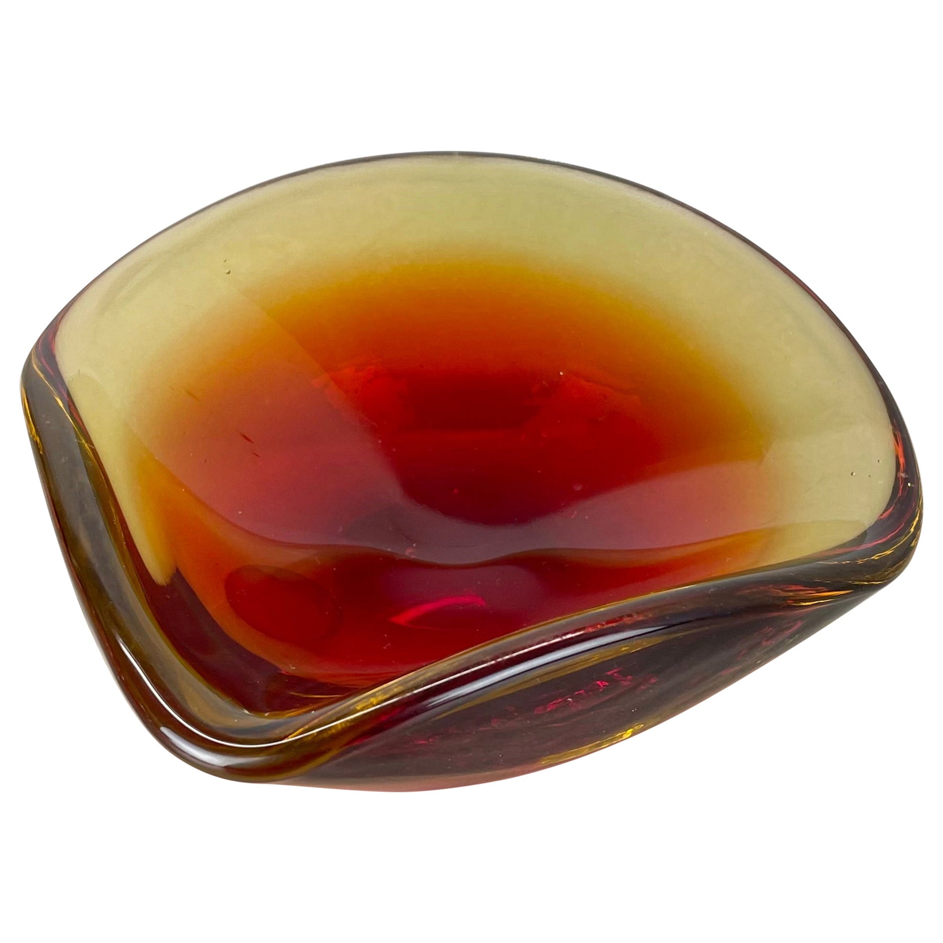 Murano-Glas „rot-gelb“, Schale „Element Shell“, Aschenbecher, Seguso, Murano, Italien, 1970er Jahre im Angebot