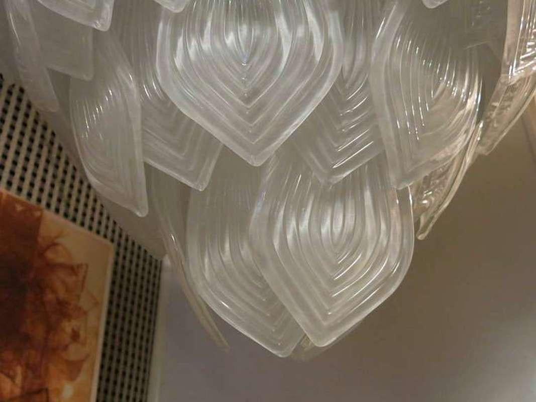 Araña y colgante italianos redondos de cristal de Murano color blanco hielo, 2020 Moderno de mediados de siglo en venta