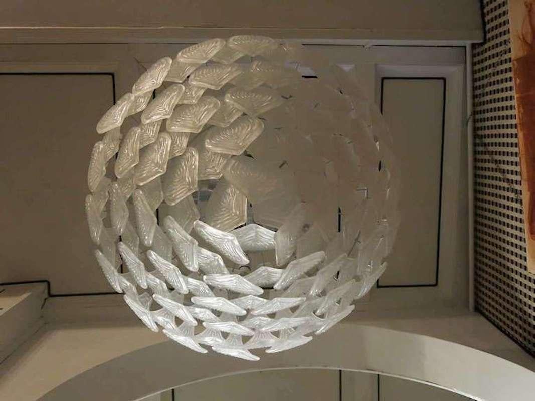 Araña y colgante italianos redondos de cristal de Murano color blanco hielo, 2020 en venta 1