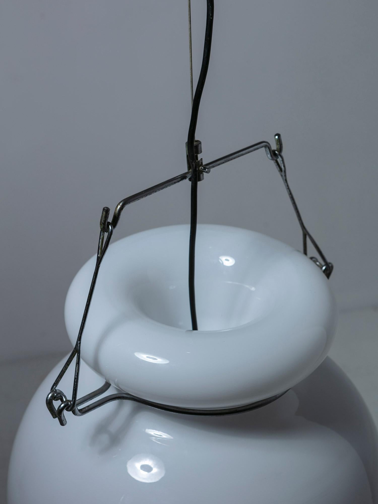 Lampe à suspension ronde en verre de Murano de Toni Zuccheri pour VeArt. Italie, 1970 en vente 3