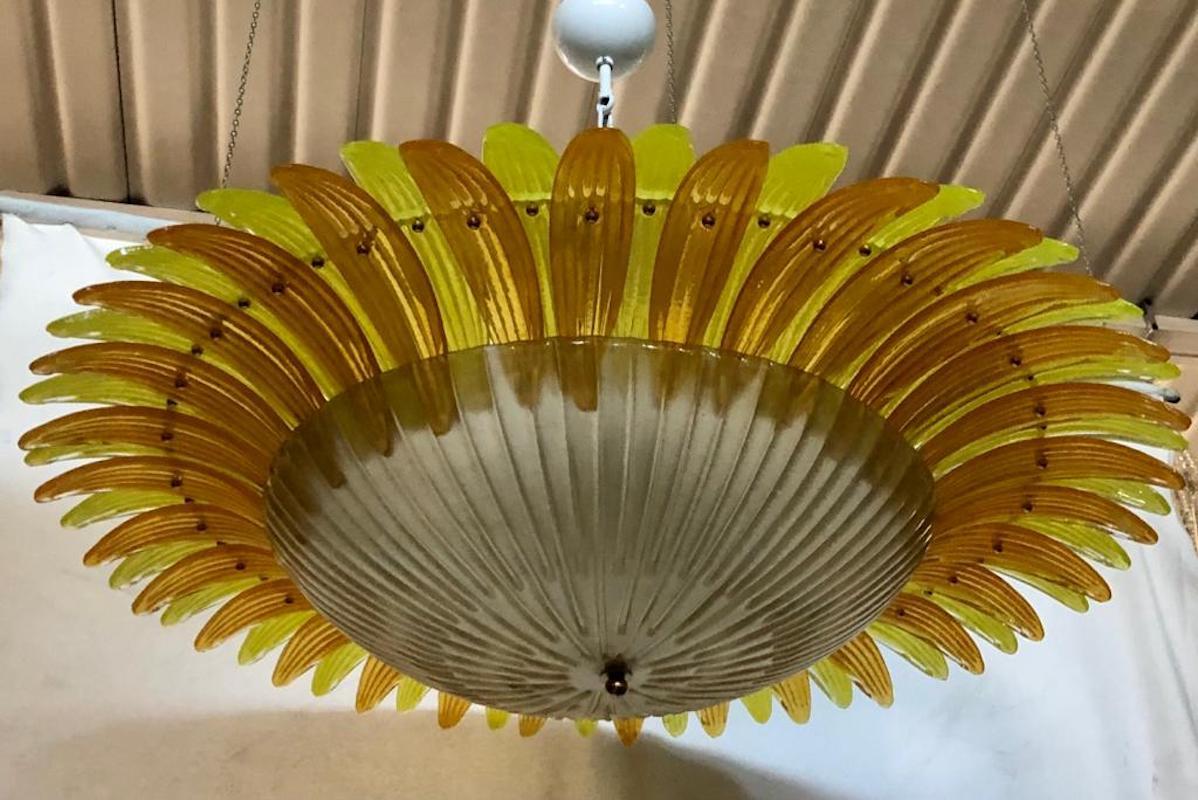 italien Lustre en verre de Murano jaune rond du milieu du siècle, 1980 en vente