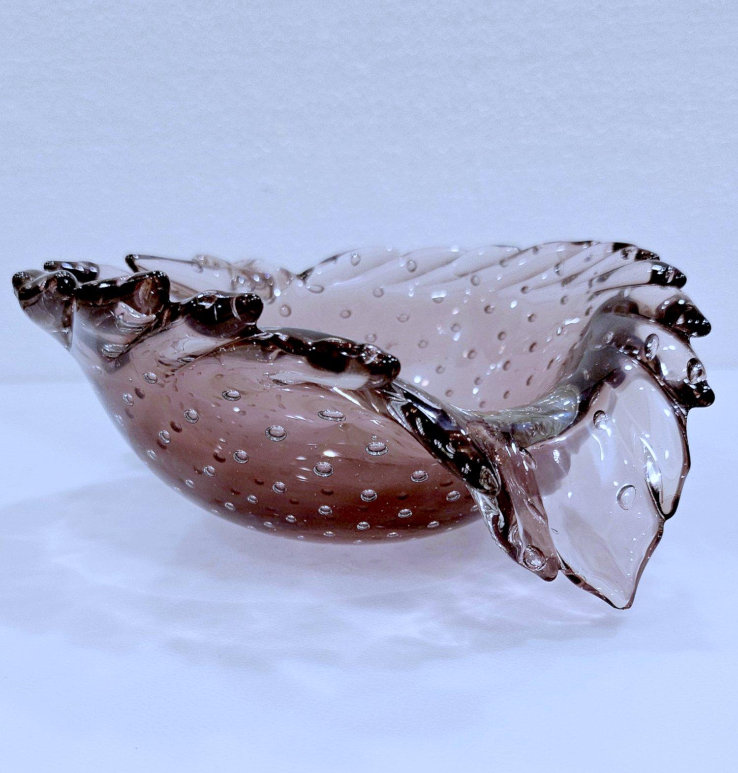 Italiano Murano Glass Sculptural Leaf Bowl with Bullicante in vendita