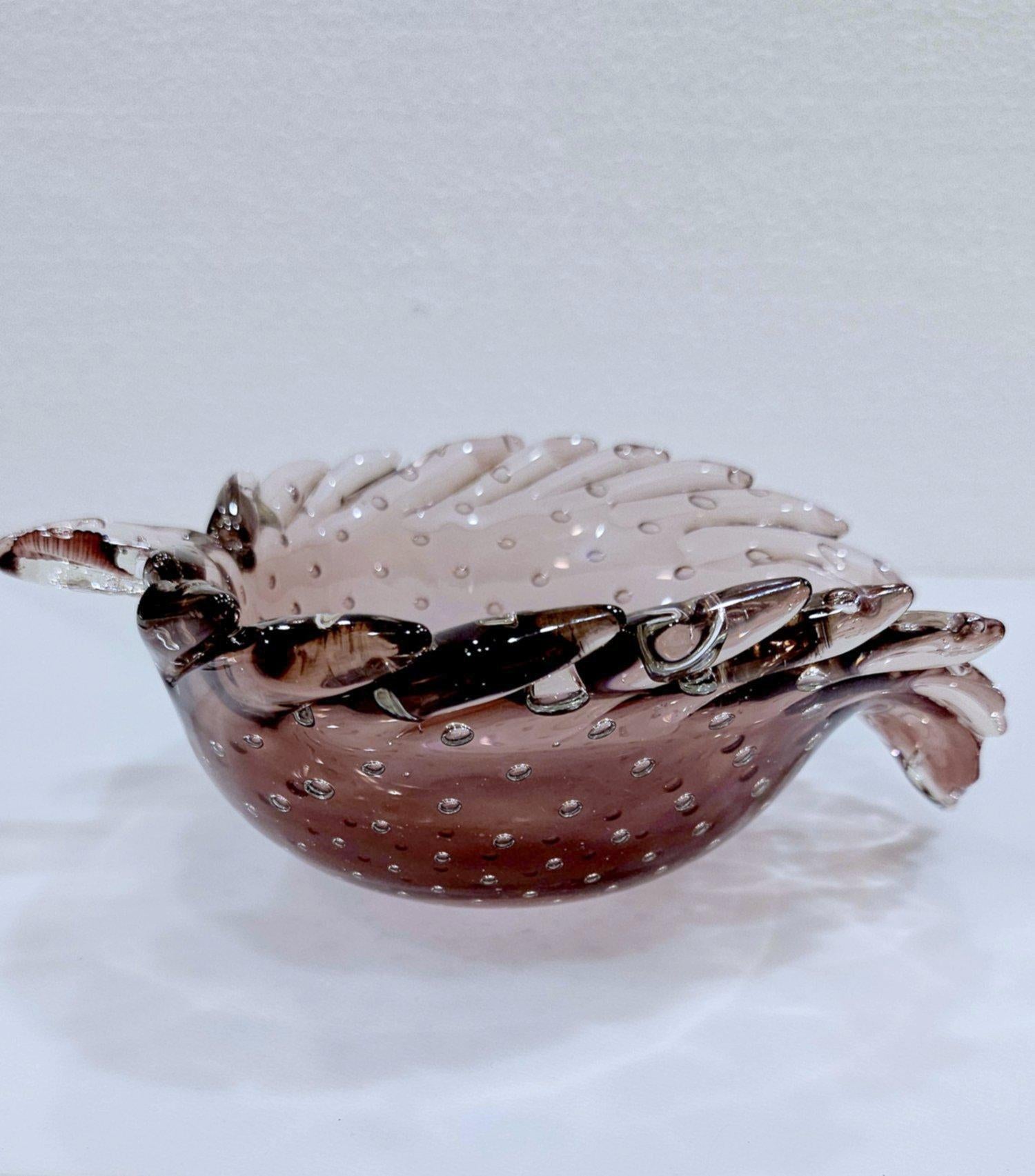 Vetro Murano Glass Sculptural Leaf Bowl with Bullicante in vendita