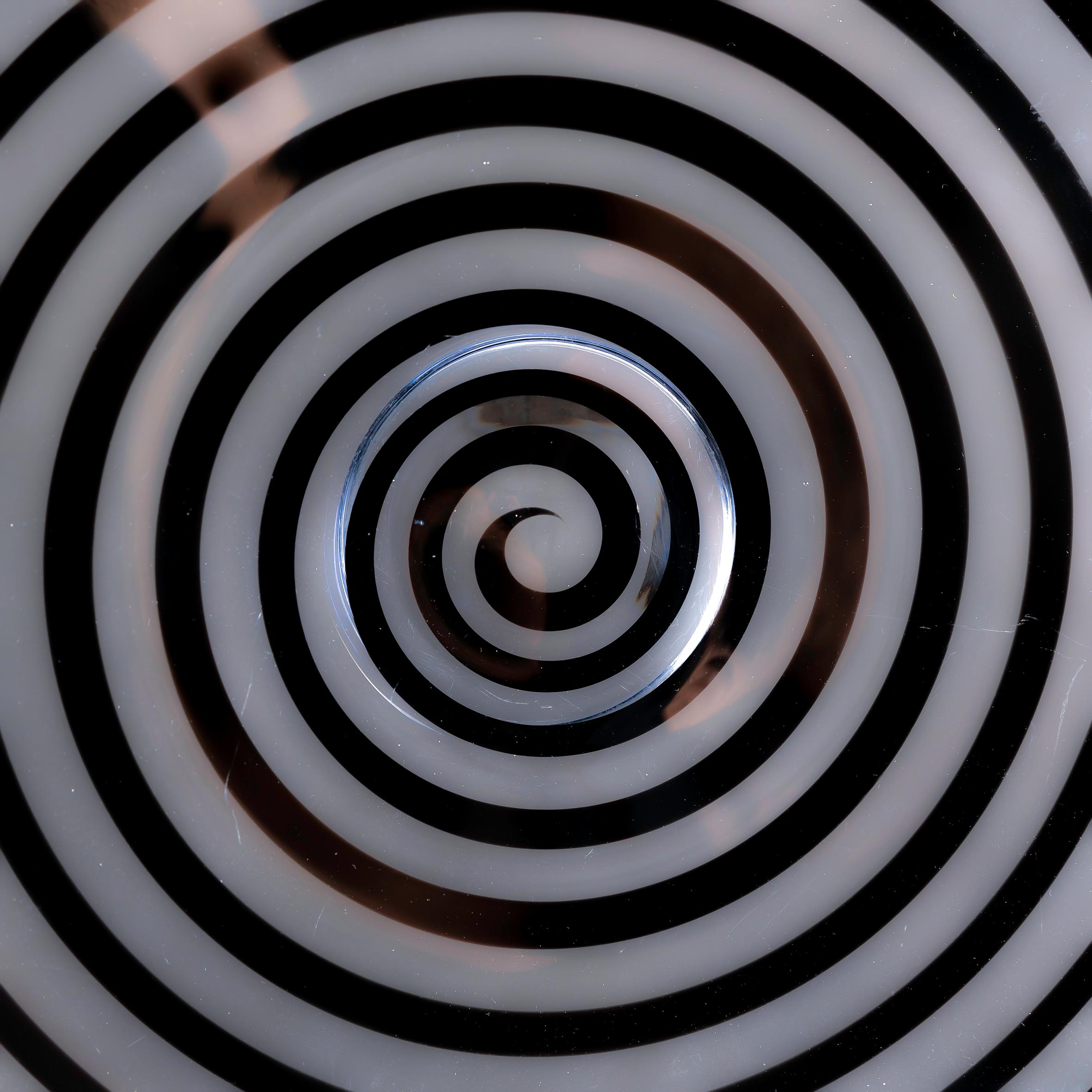 Mid-Century Modern Murano Glass Sculptural Plate with Optical Spiral, Italy, circa 1970s For Sale