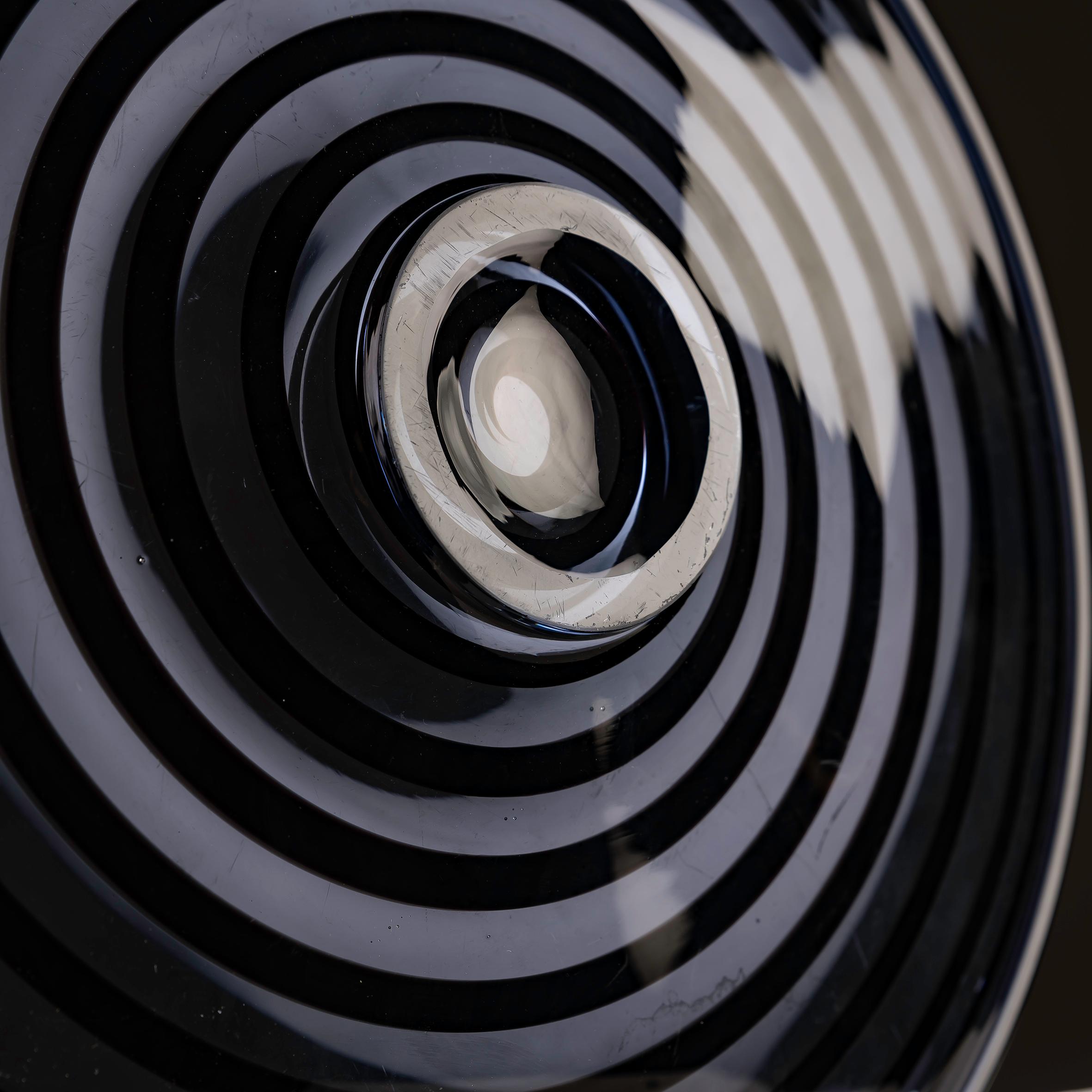 Murano Glass Sculptural Plate with Optical Spiral, Italy, circa 1970s In Good Condition For Sale In BARCELONA, ES