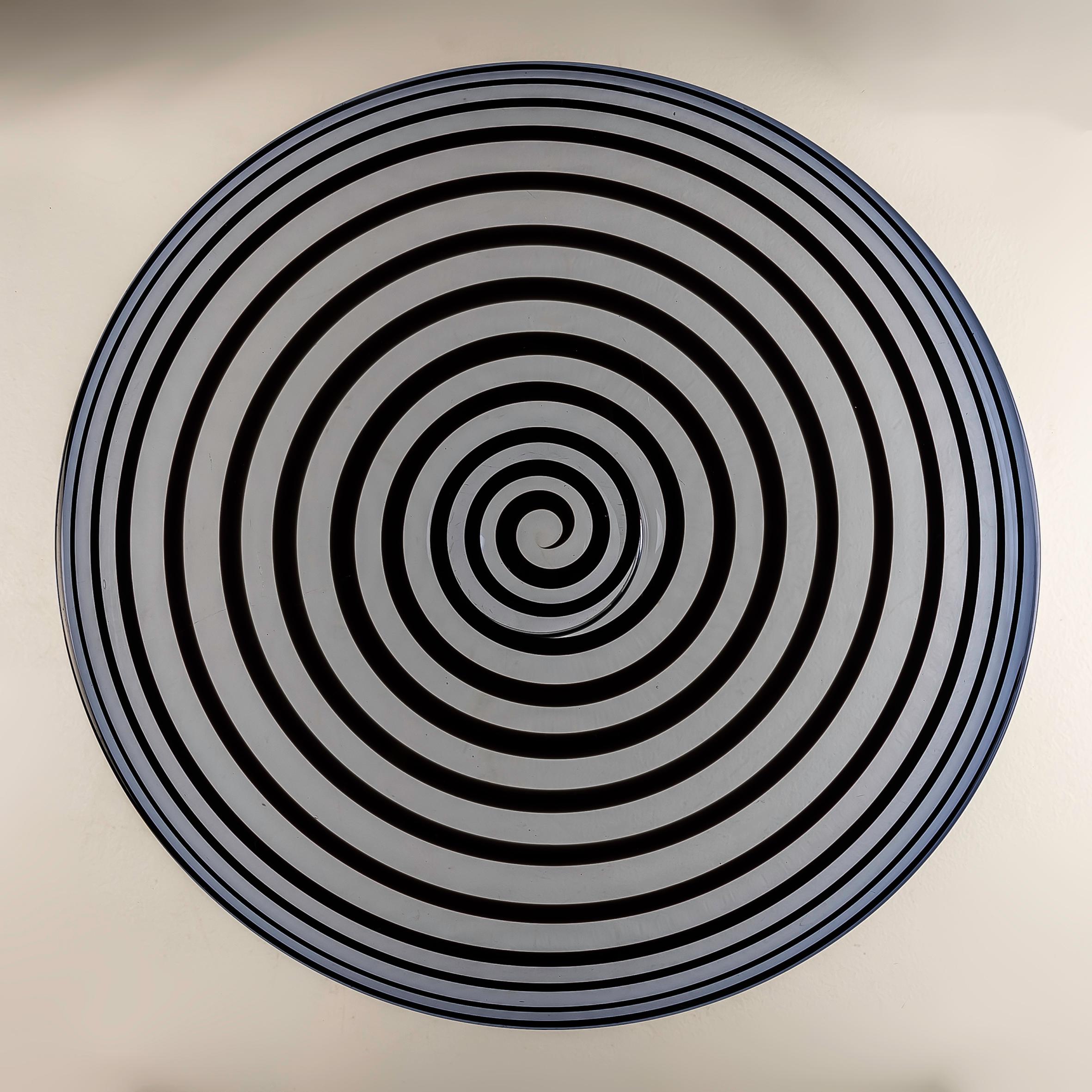 Murano Glass Sculptural Plate with Optical Spiral, Italy, circa 1970s For Sale 1