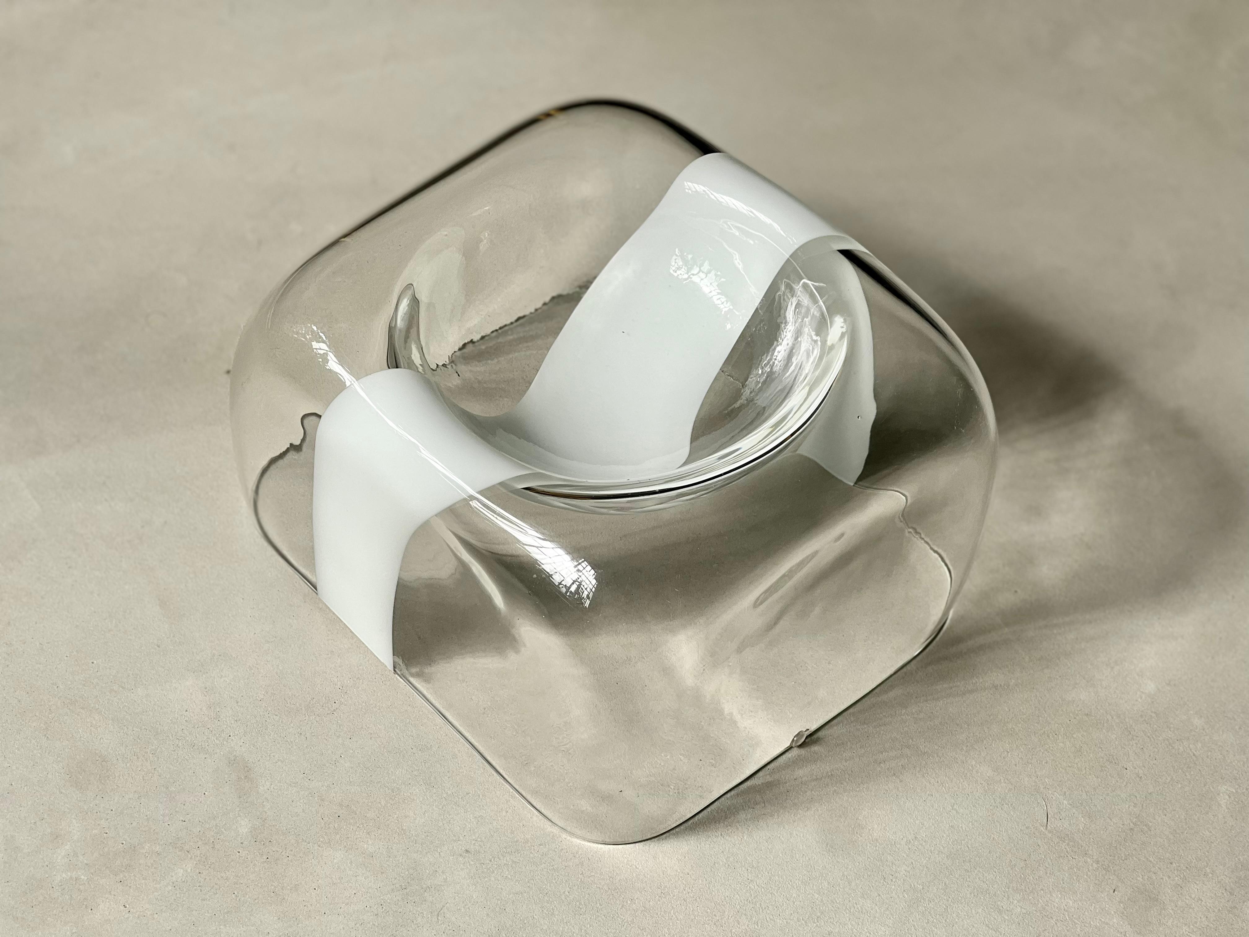 Coupe sculpture en verre Murano par Carlo Nason pour Mazzega Murano 1970 verre clair en vente 9