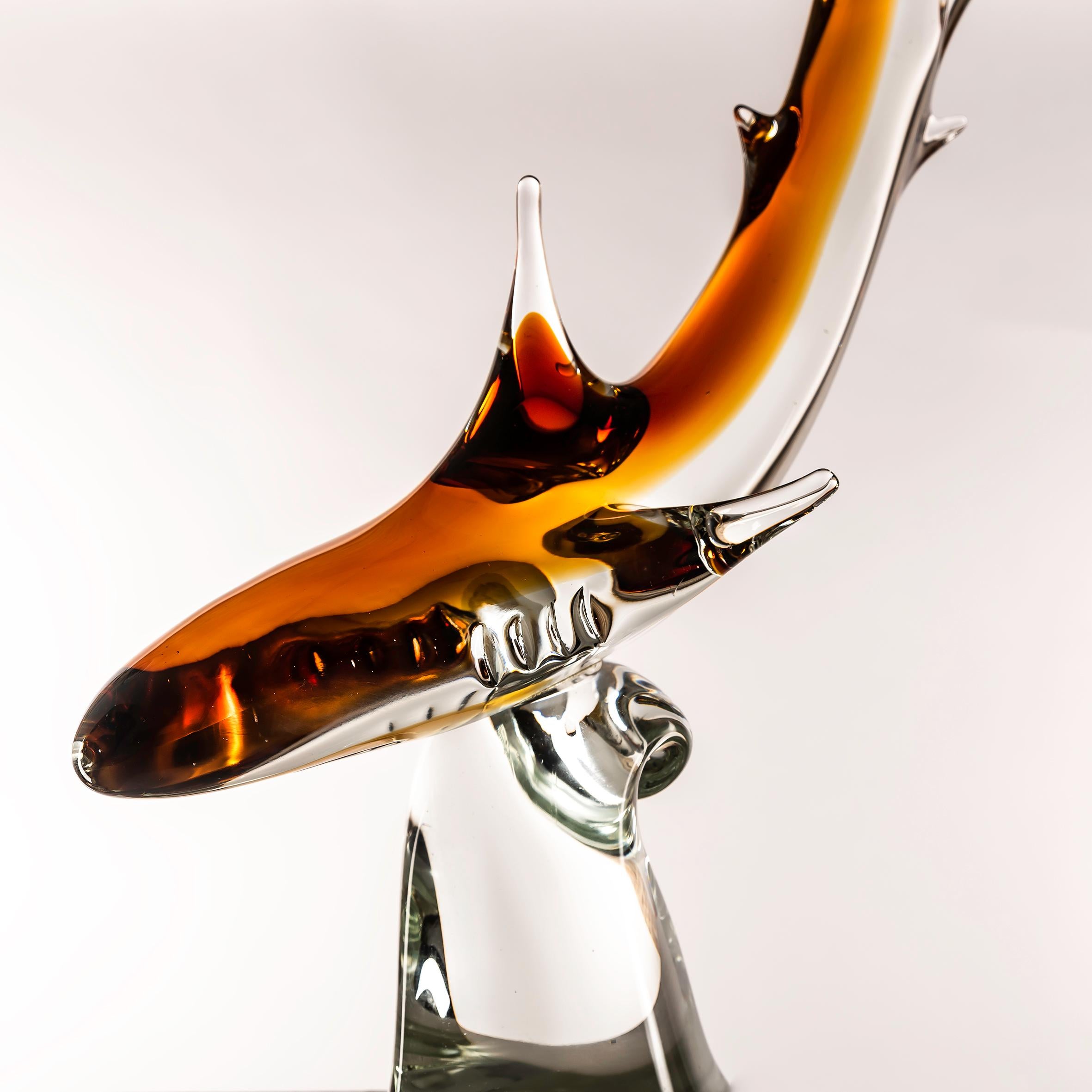 Milieu du XXe siècle Sculpture de requin en verre de Murano, années 1960 en vente