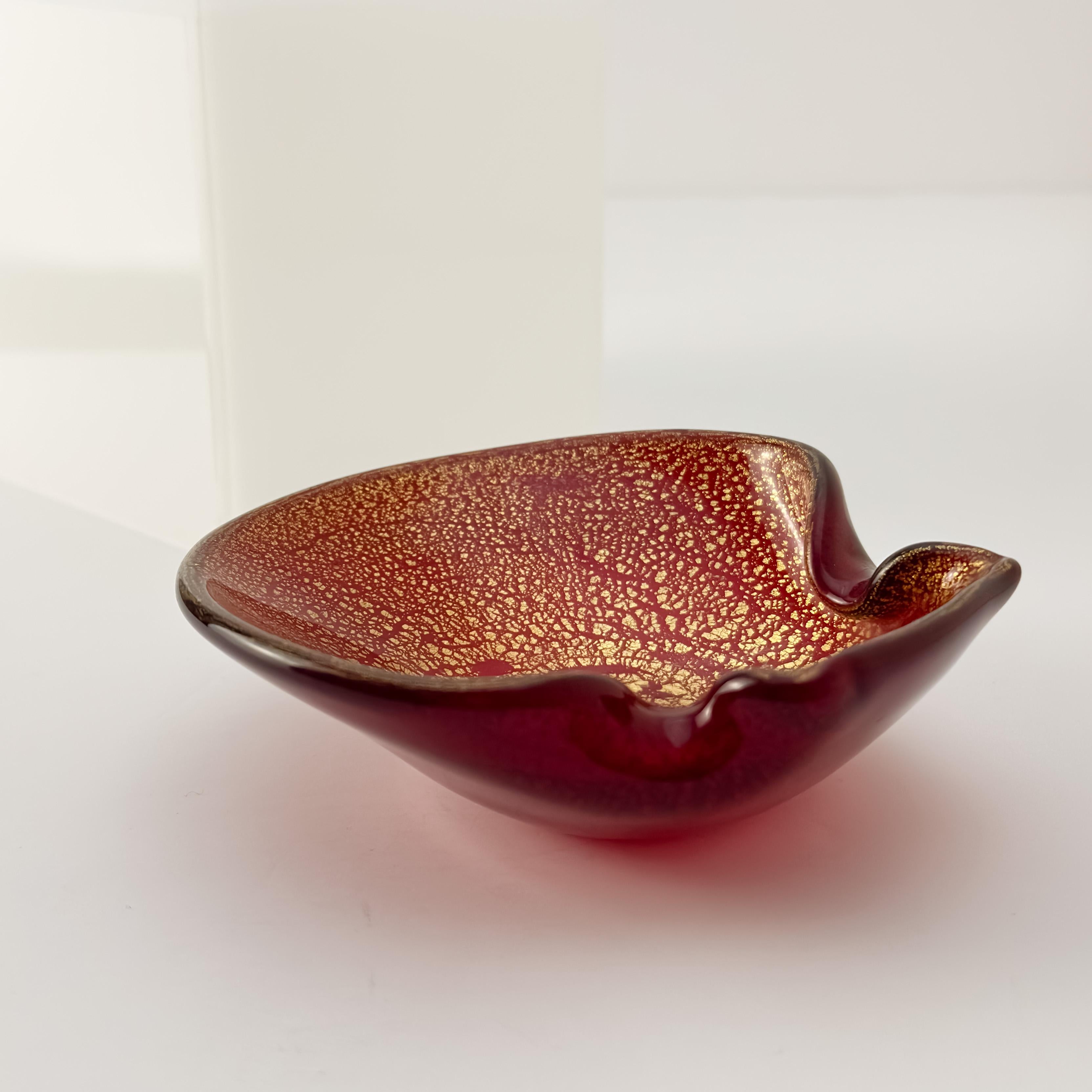 Mid-Century Modern Murano Red & Gold Leaf Scallop Dish, Attributed to Archimede Seguso, 1950s For Sale