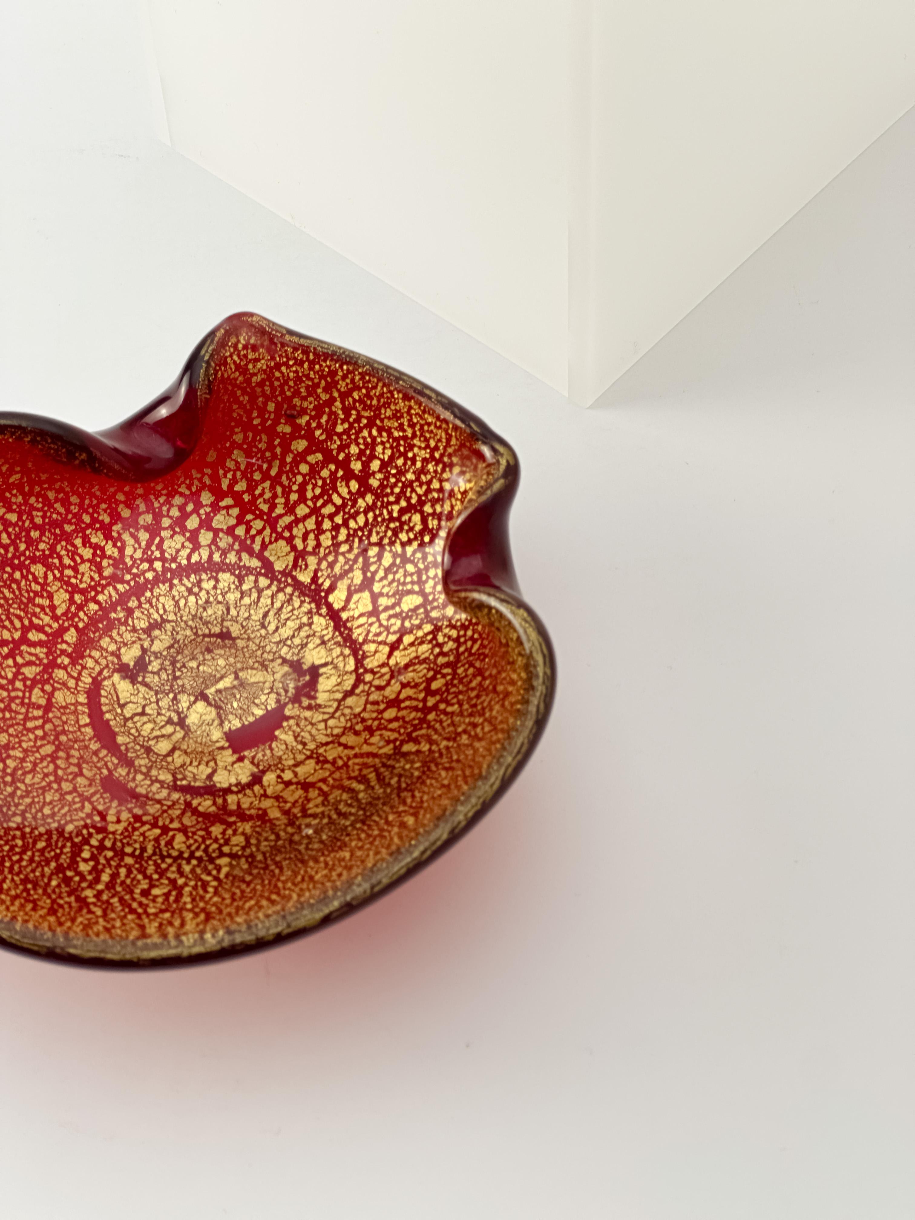 Italian Murano Red & Gold Leaf Scallop Dish, Attributed to Archimede Seguso, 1950s For Sale