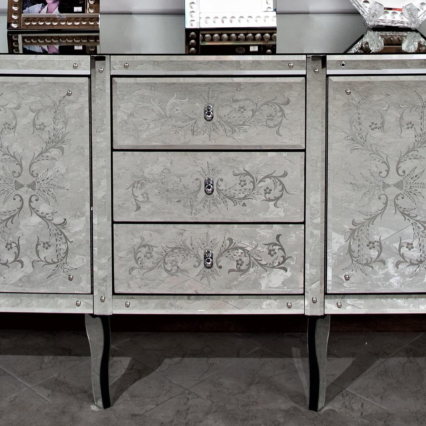 A magnificent showcase of luxe craftsmanship of Venetian style, this extraordinary sideboard will take center stage in any elegant modern interior, imbuing it with a dramatic flair. Superbly handcrafted of Murano glass following traditional