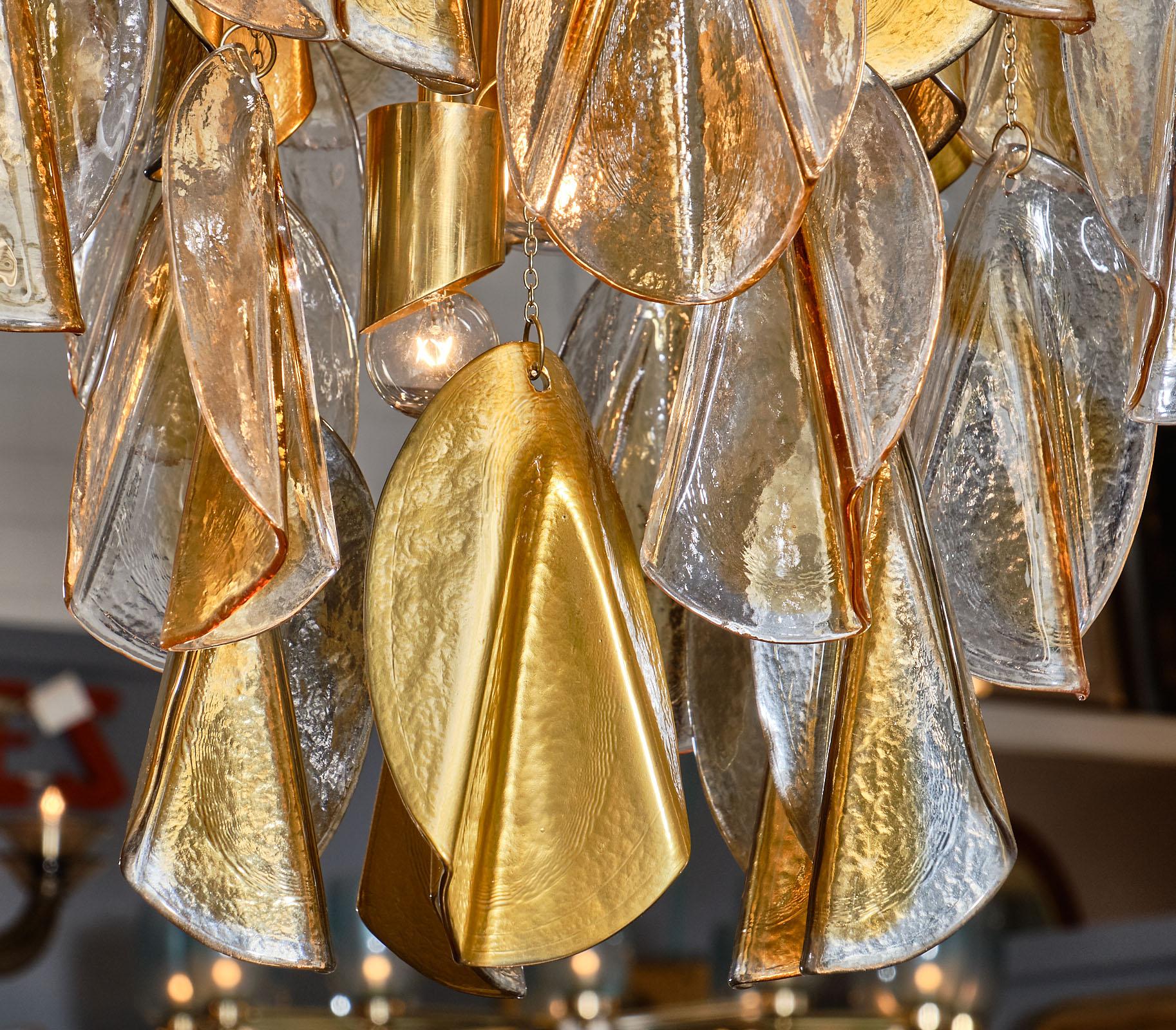 italien Lustre en verre de Murano, feuille d'argent et ambre en vente