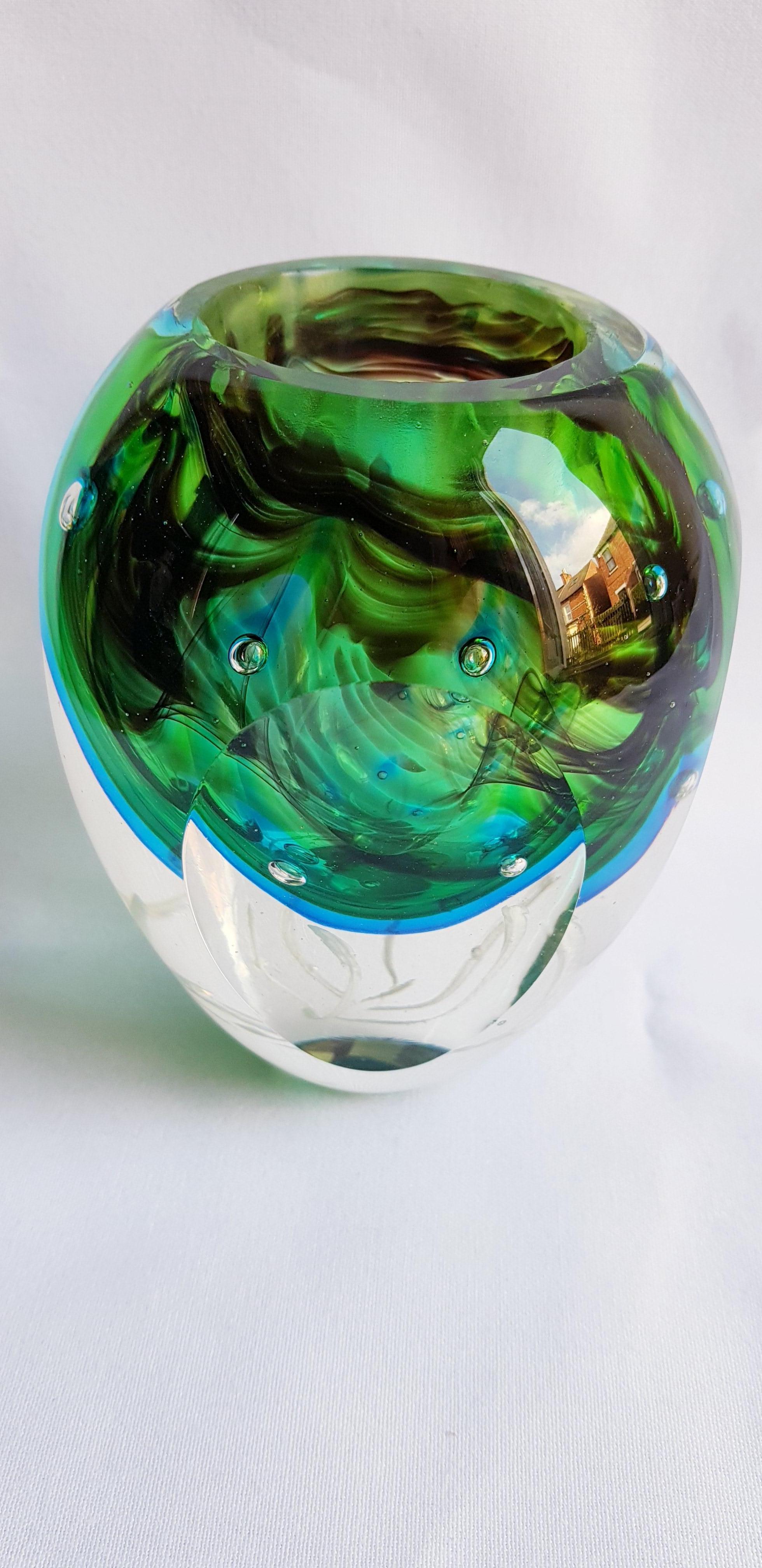Beautiful vintage murano glass somerso faceted vase with controlled bubbles, blue and green, controlled bubbles and white and black lattice brilliant condition.