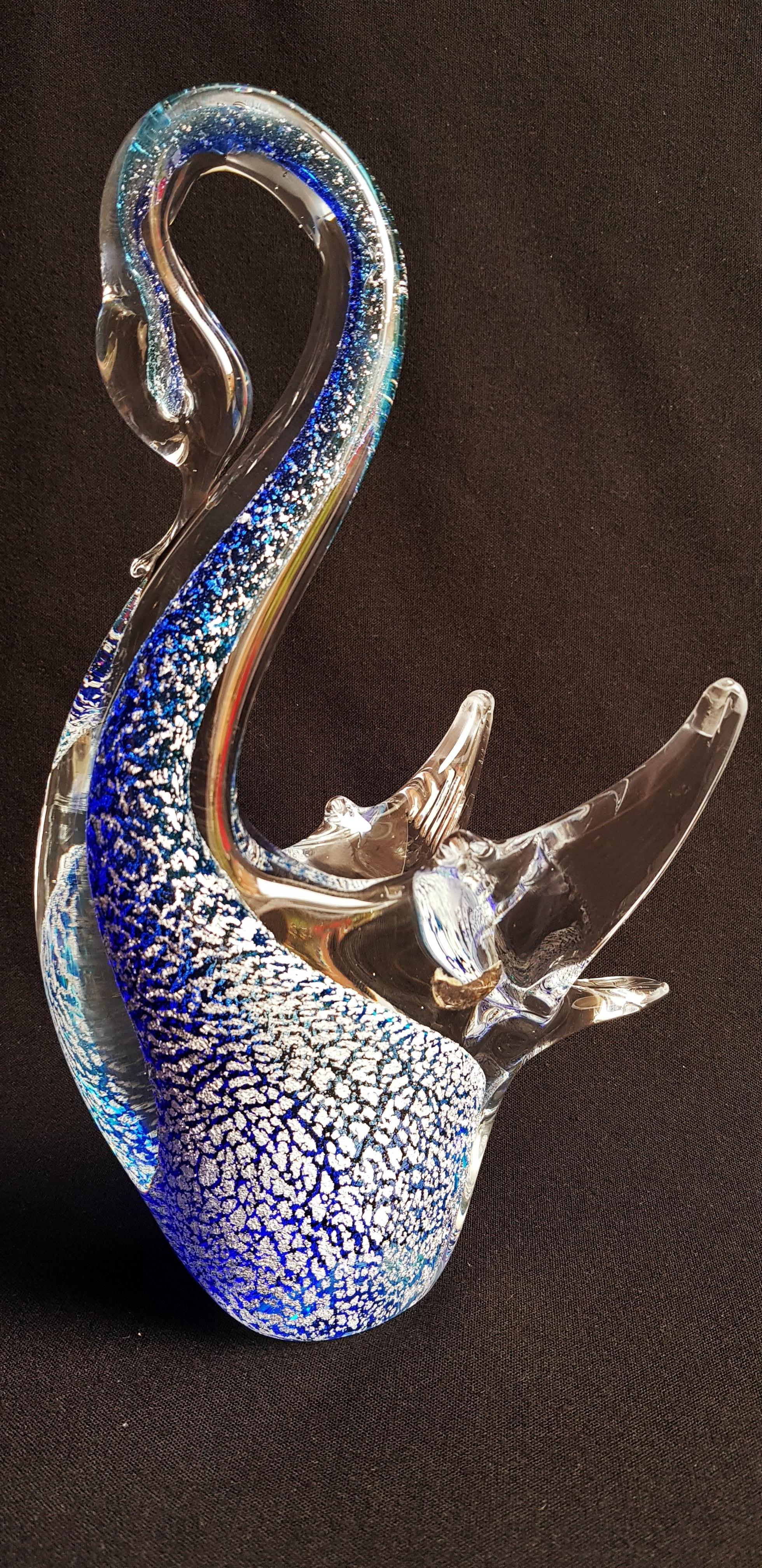 Beautiful vitange murano glass somerso swan with silver leaf, part of original sticker present and signed by Zane brilliant condition.
