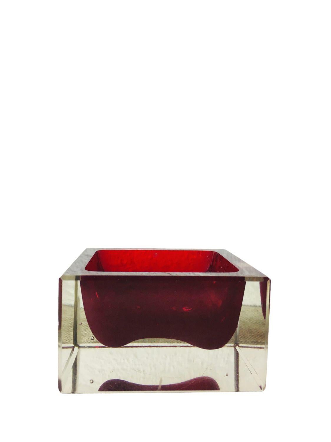 Vintage, mid-century modern Murano glass ashtray in ruby ​​and clear colors from the 1970s. Its timeless design makes it a great addition to both modern and vintage interiors. It is available in perfect condition.