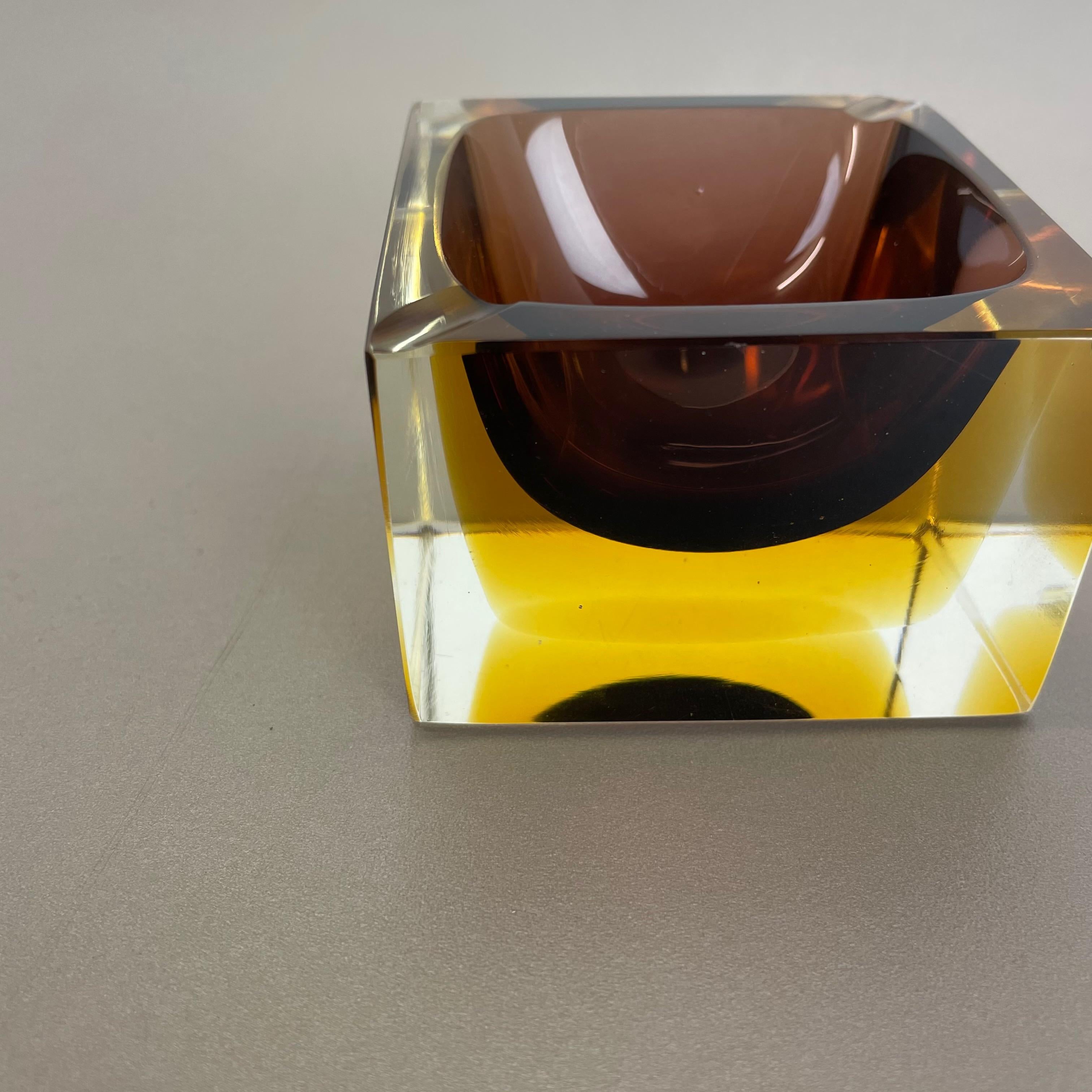 Murano Glass Sommerso Block Cube Ashtray Element Flavio Poli, Italy, 1970s In Good Condition In Kirchlengern, DE