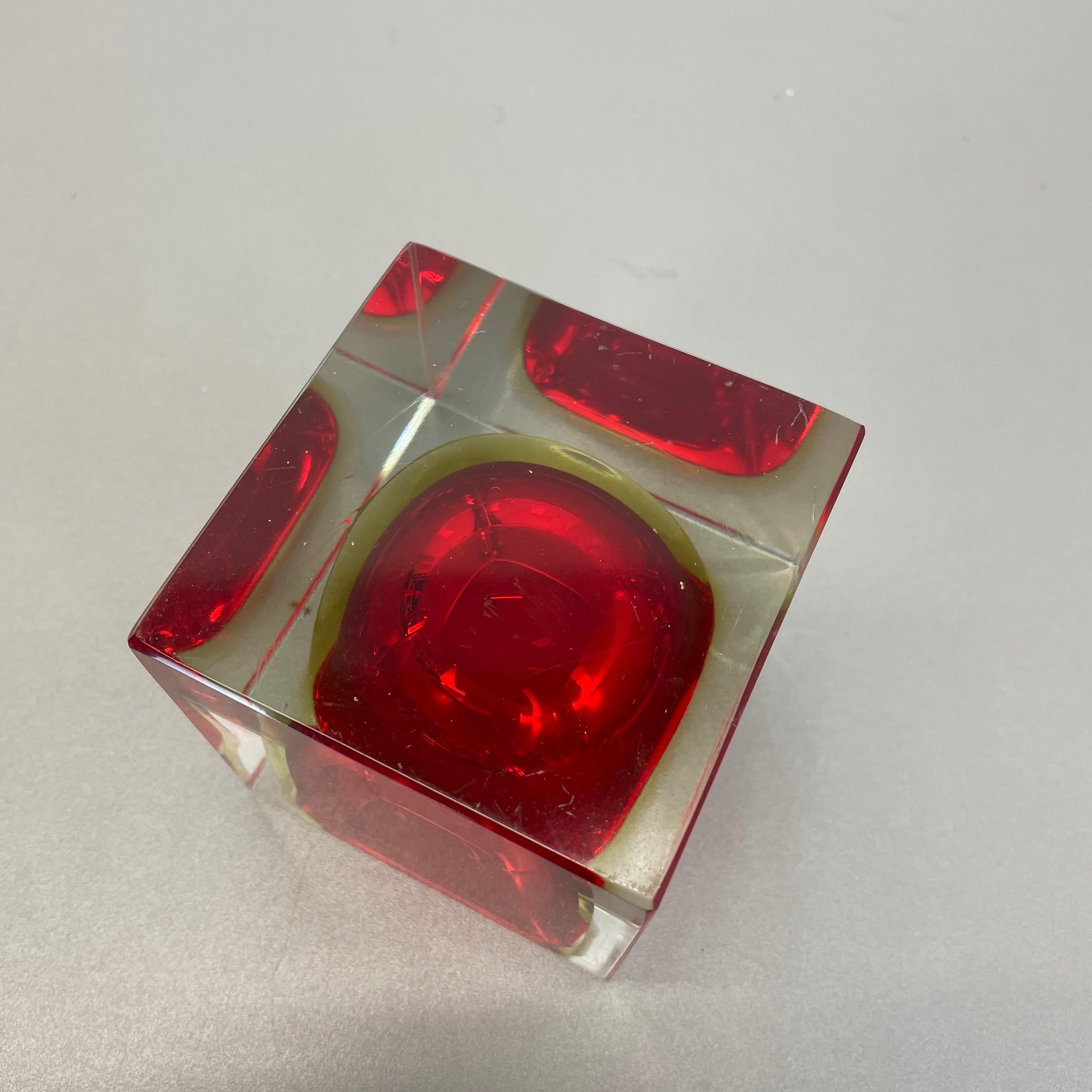 Elemento posacenere a cubo 