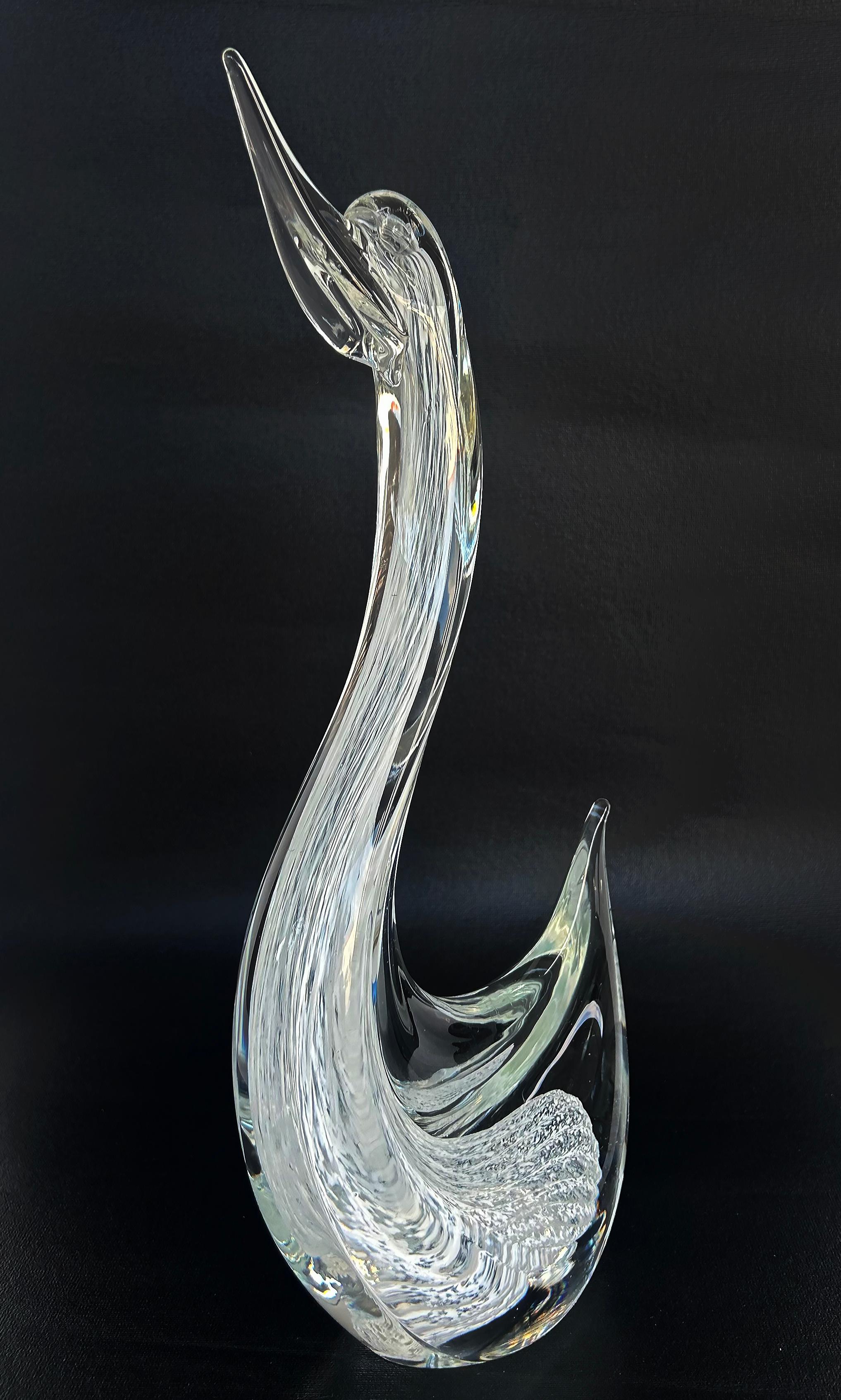 Cigno in vetro soffiato di Murano Glass Sommerso di Elio Raffaeli, firmato sul lato inferiore

In vendita una grande scultura in vetro soffiato bianco e trasparente di Murano Sommeroso raffigurante un cigno stilizzato e firmata dall'artista Ello