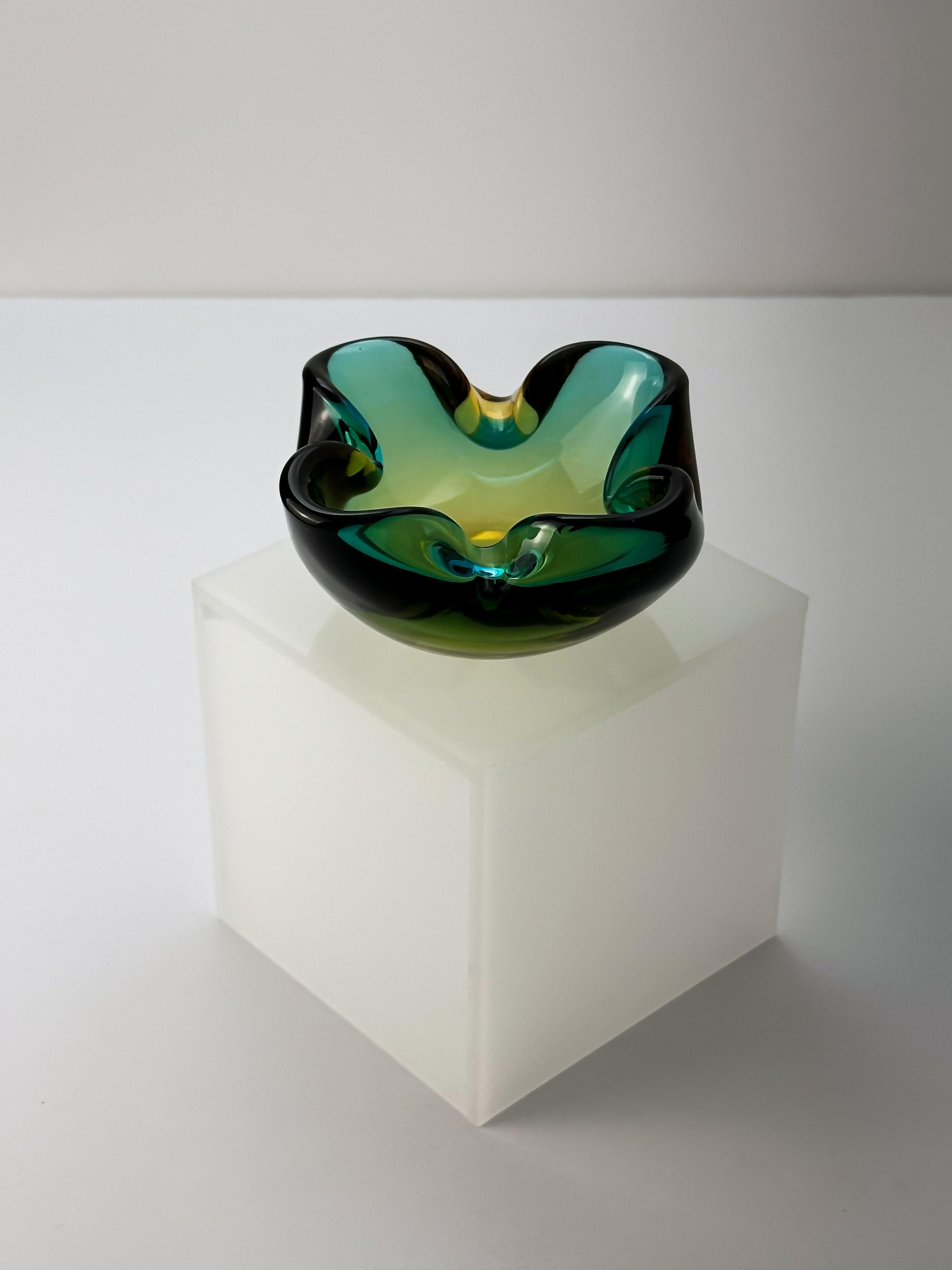 Mid-Century Modern Murano Glass Sommerso Bowl Green Amber Barbini attributed c.1960s Italy For Sale