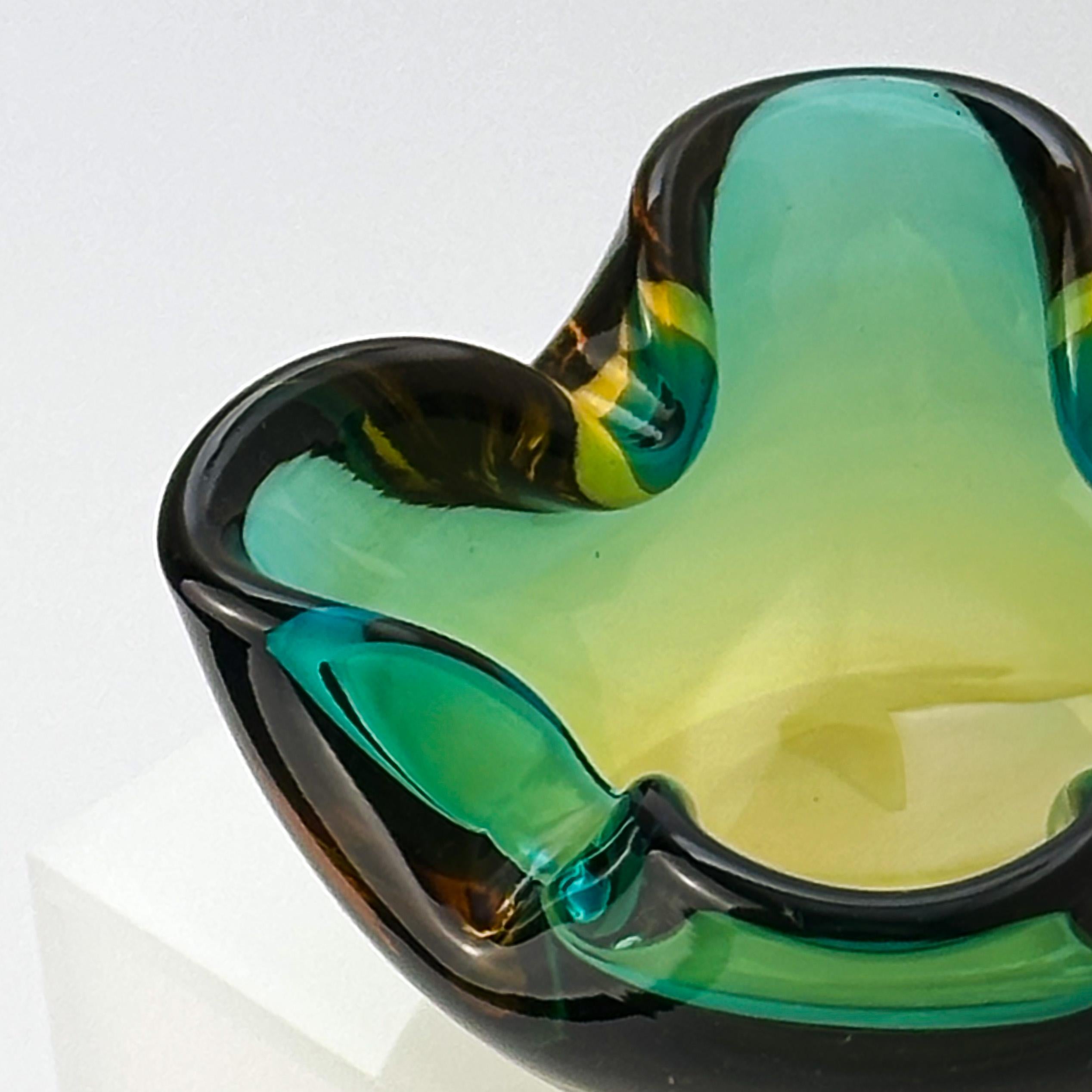 Hand-Crafted Murano Glass Sommerso Bowl Green Amber Barbini attributed c.1960s Italy For Sale