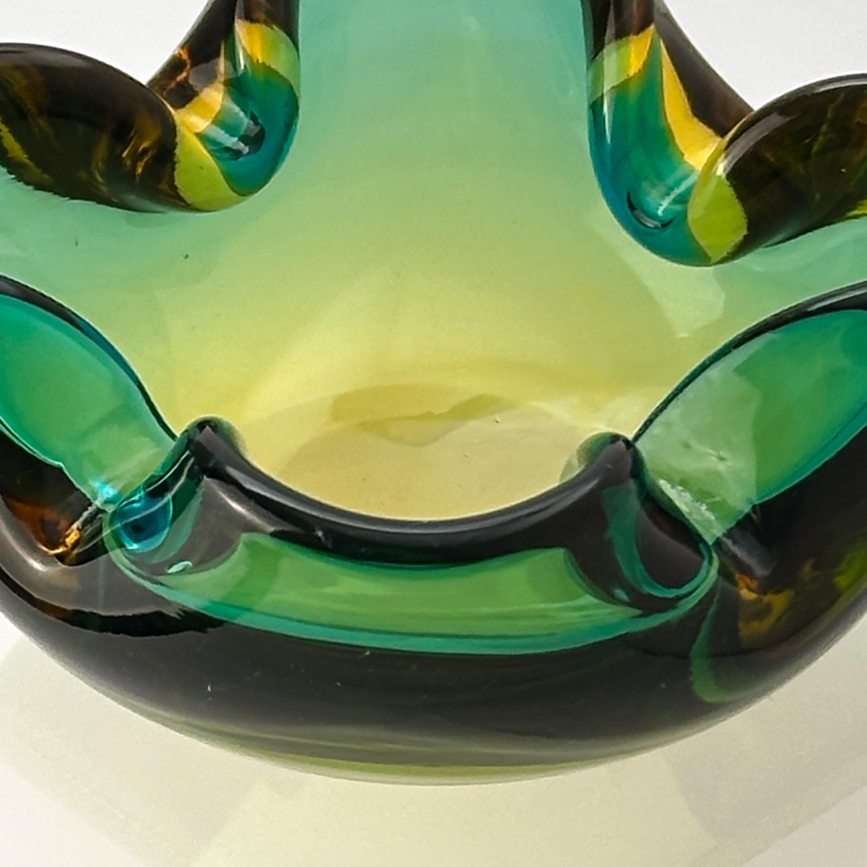 Murano Glass Sommerso Bowl Green Amber Barbini attributed c.1960s Italy For Sale 1