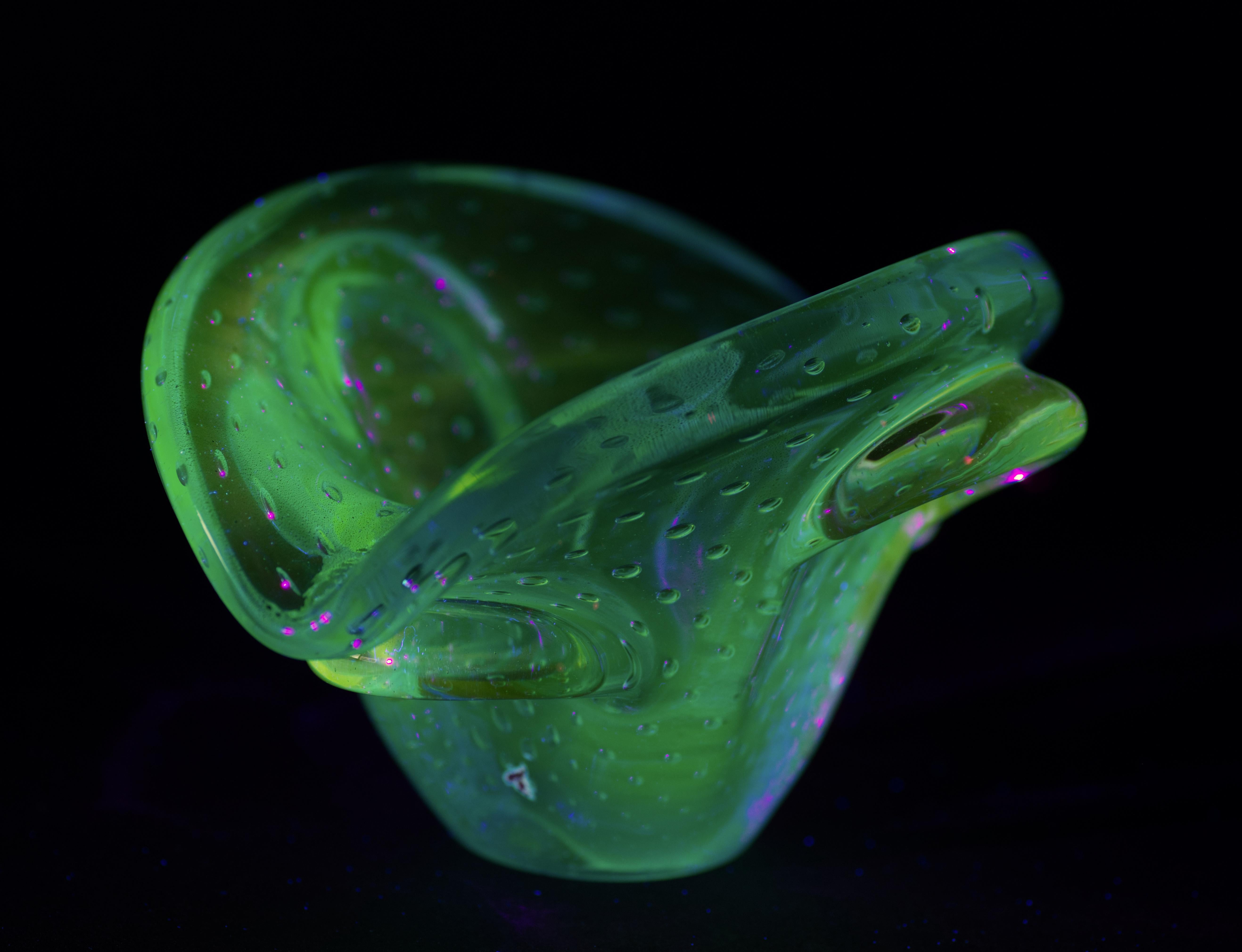 Murano Glass Sommerso Schale im Stil von Seguso, leuchtet in UV im Angebot 5
