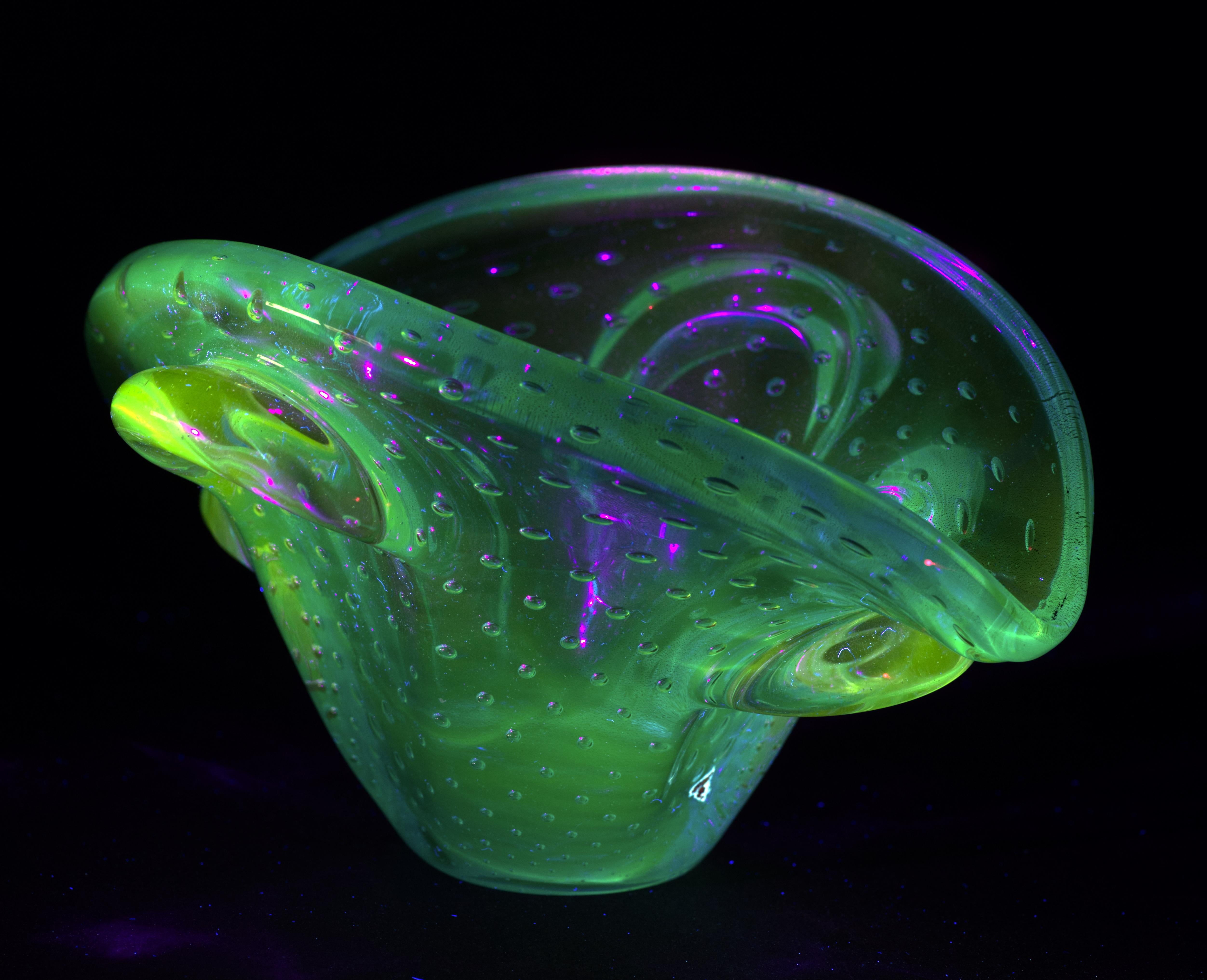 Murano Glass Sommerso Schale im Stil von Seguso, leuchtet in UV im Angebot 6