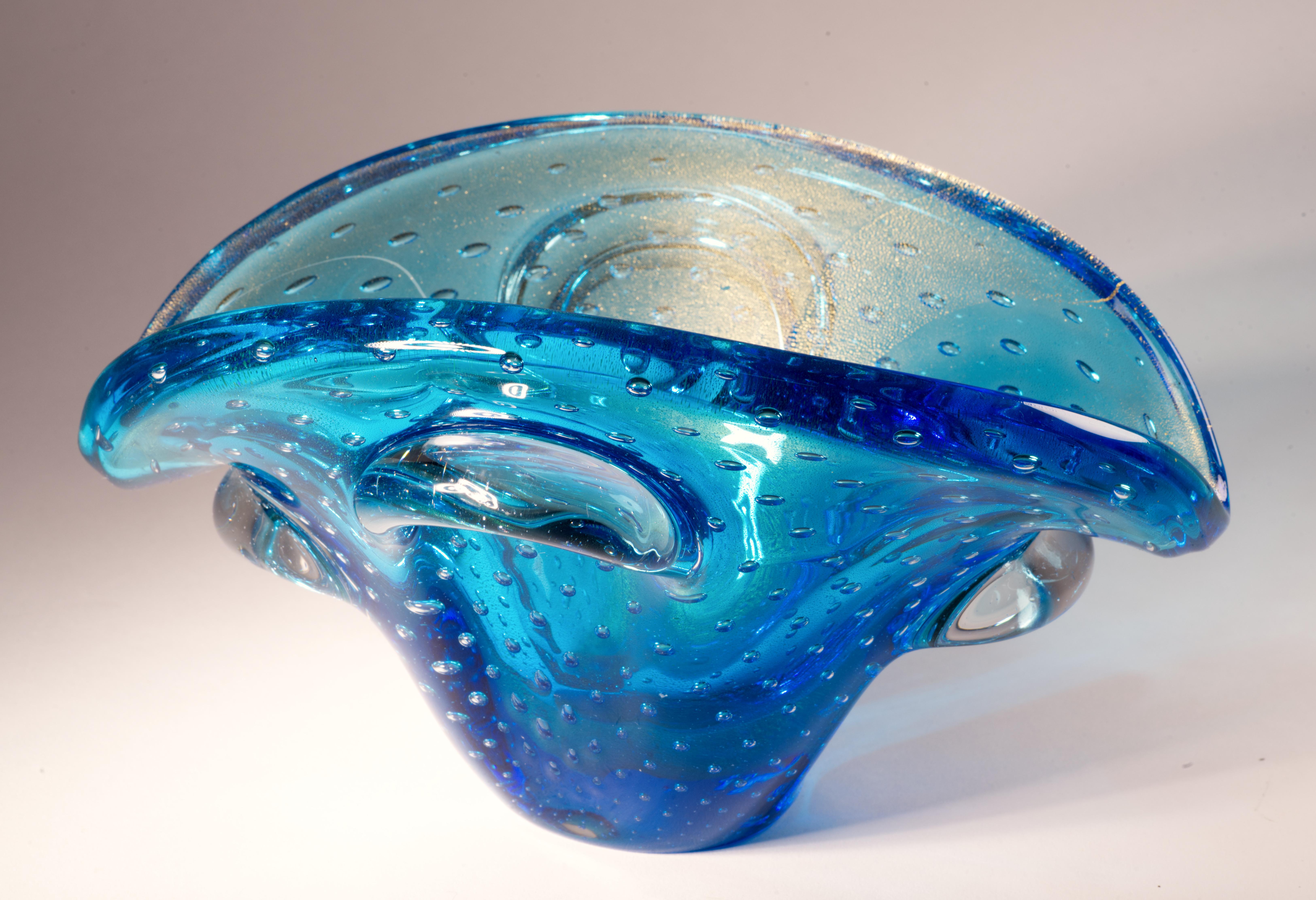 Murano Glass Sommerso Schale im Stil von Seguso, leuchtet in UV (Organische Moderne) im Angebot