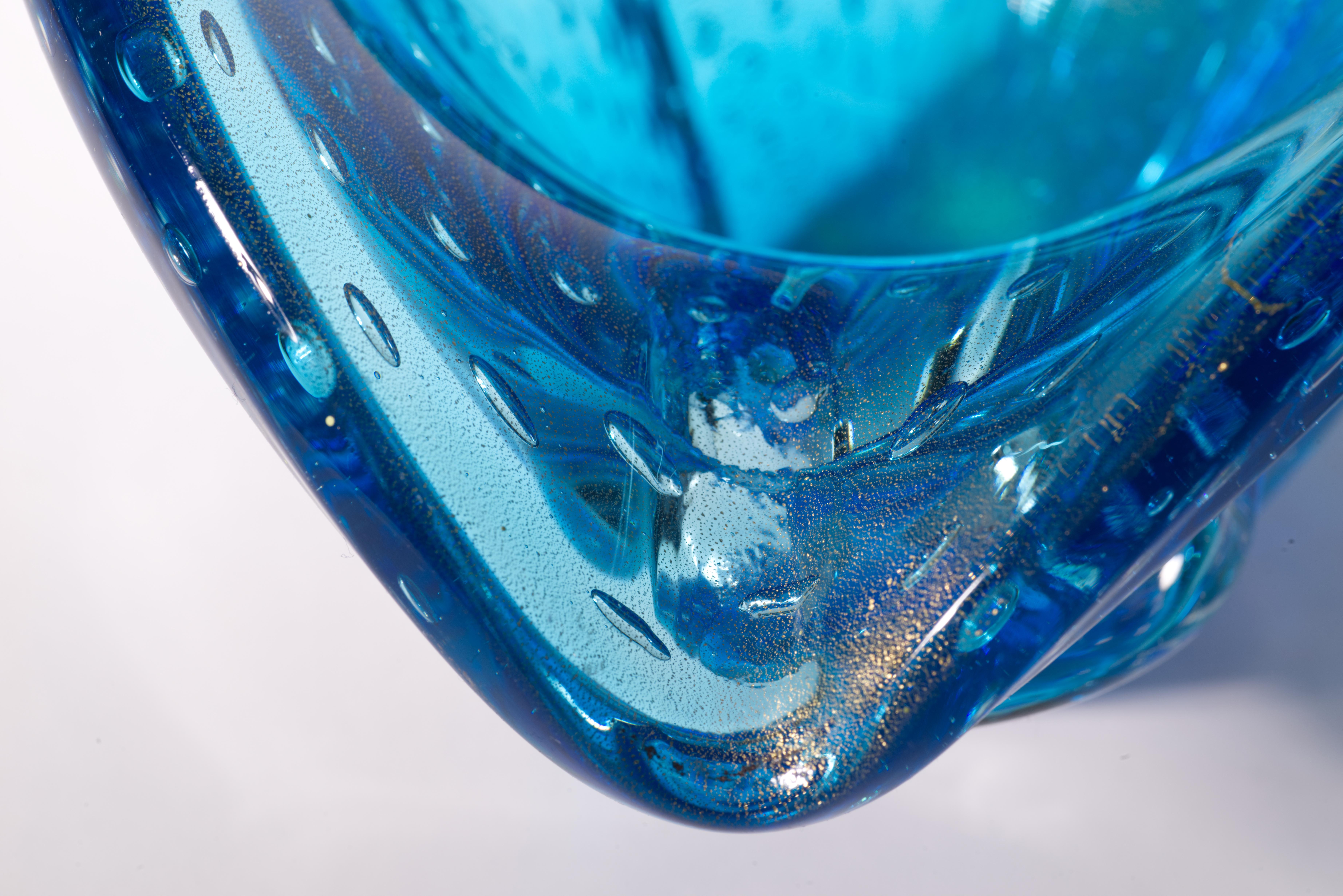 Murano Glass Sommerso Schale im Stil von Seguso, leuchtet in UV (Gold) im Angebot