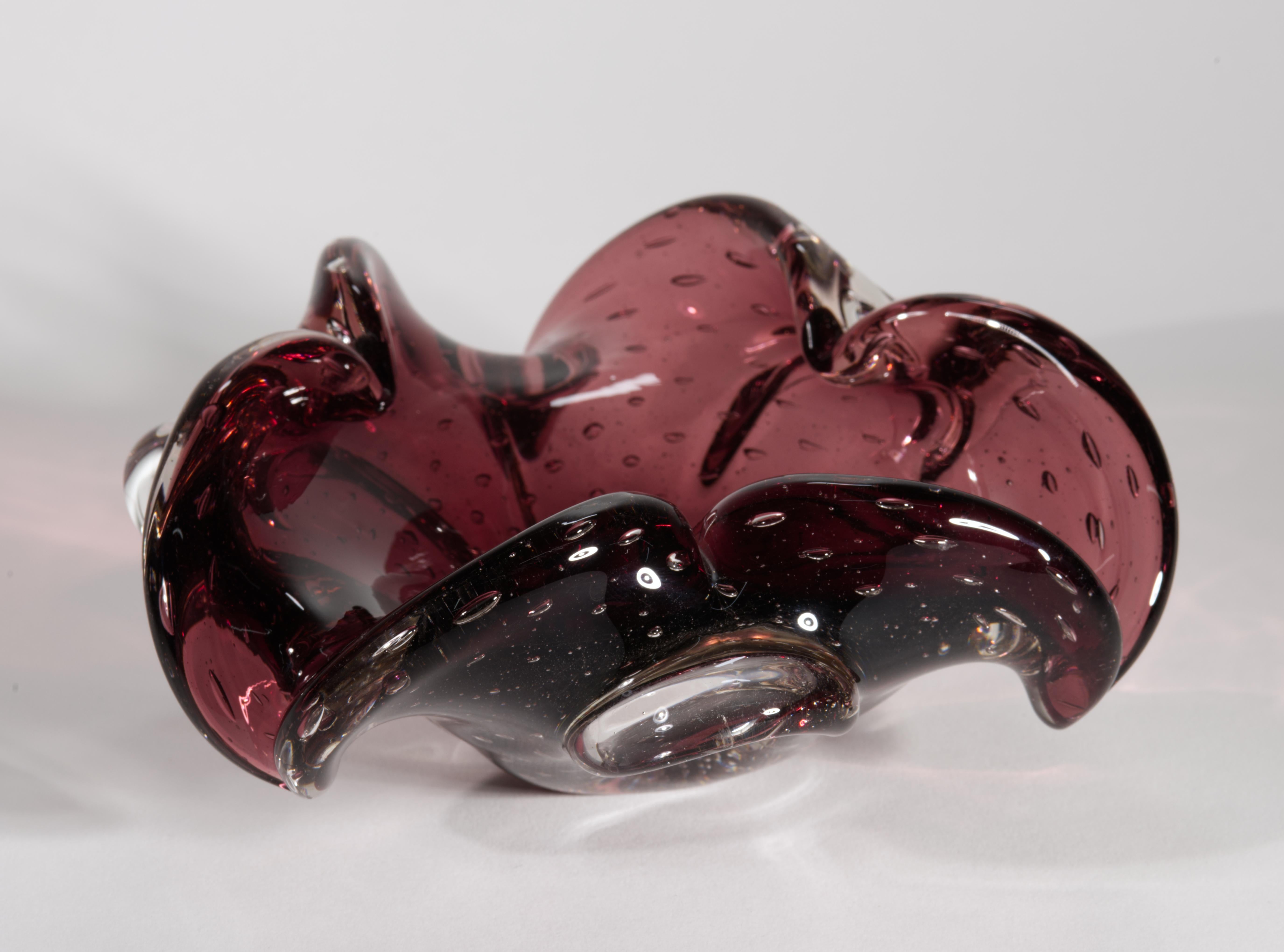 Murano Glass Sommerso Bowl in Style of Seguso, Glows in UV, Marked In Good Condition For Sale In Clifton Springs, NY