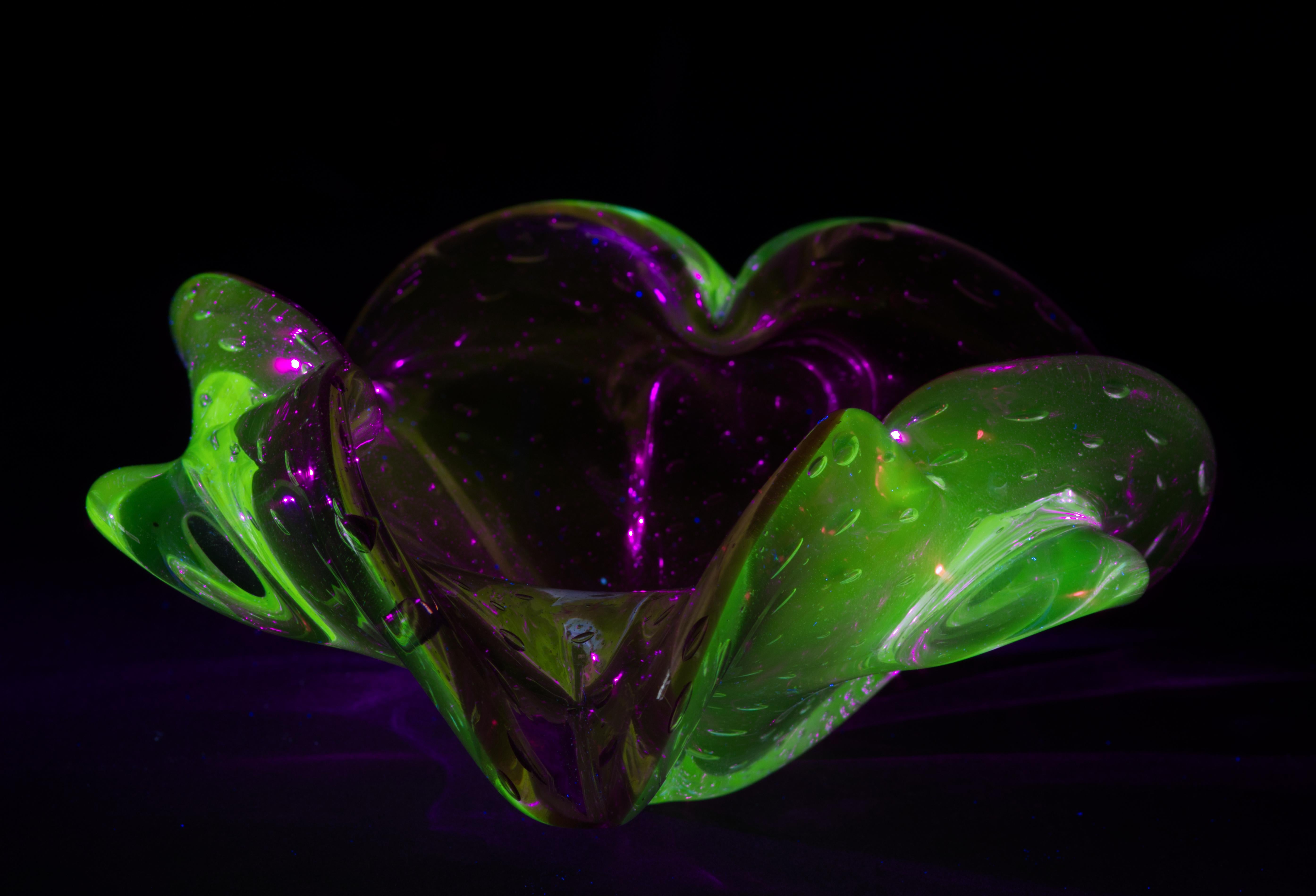 Italian Murano Glass Sommerso Bowl in Style of Seguso, Glows in UV, Marked For Sale