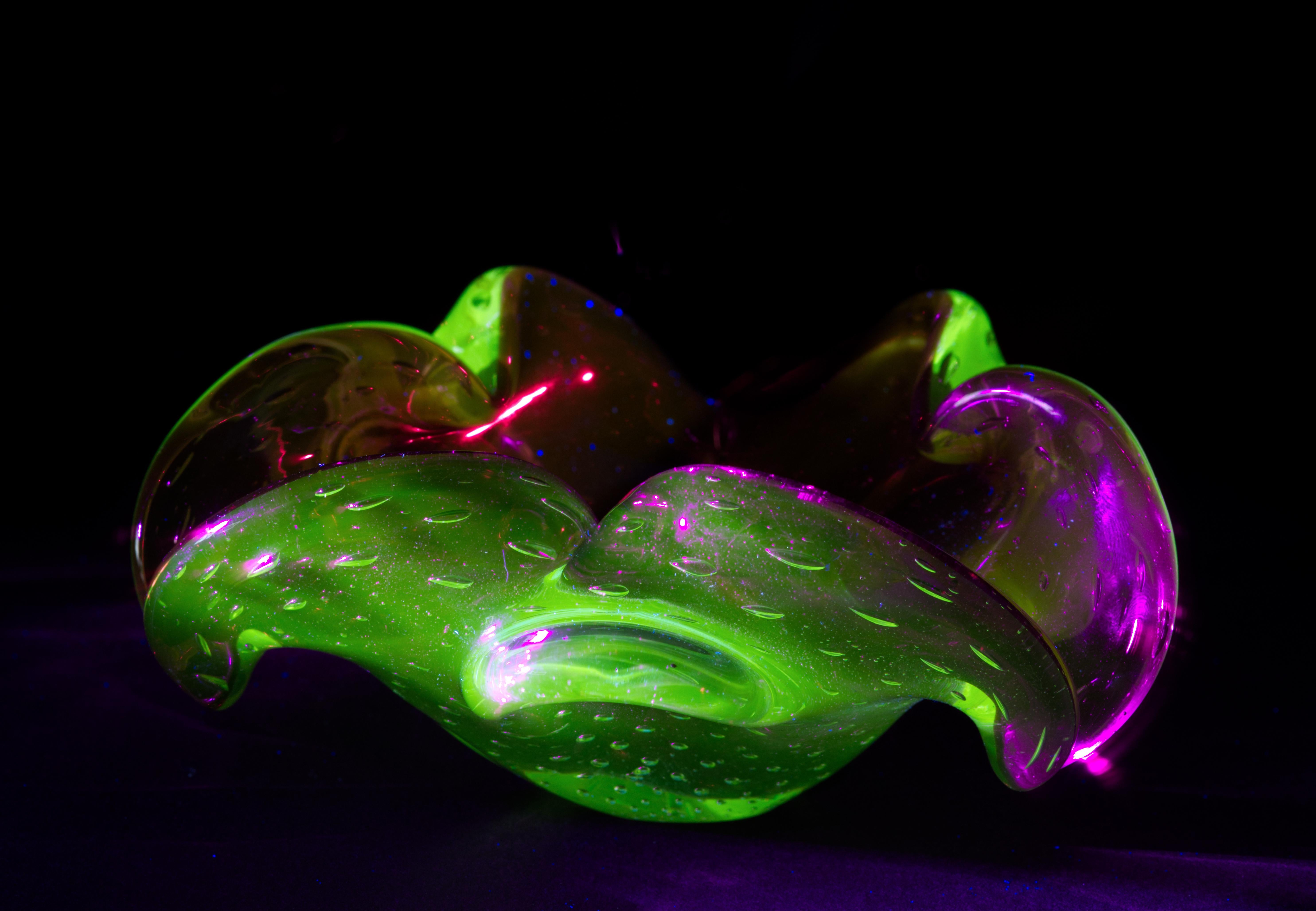 Hand-Crafted Murano Glass Sommerso Bowl in Style of Seguso, Glows in UV, Marked For Sale