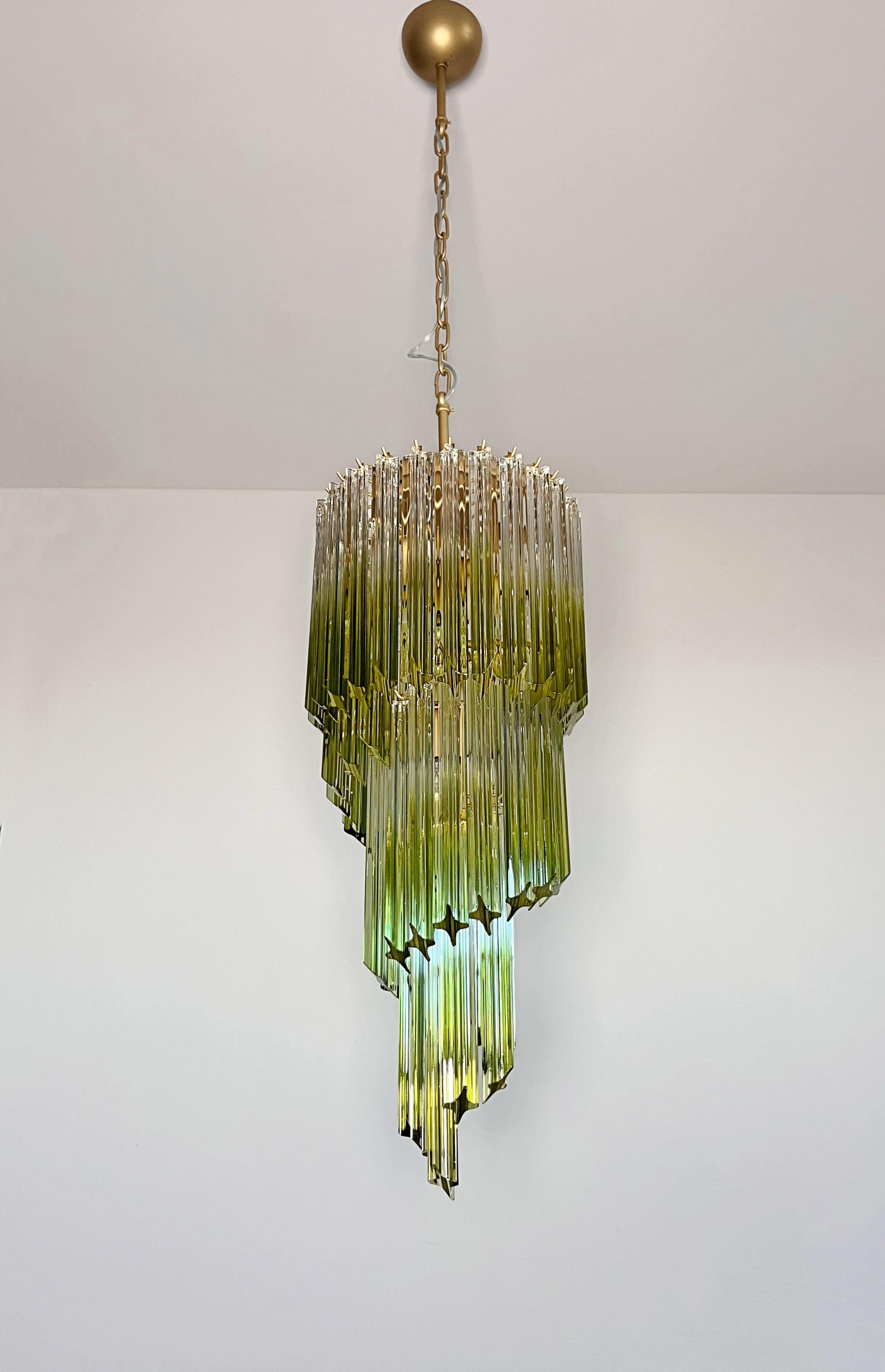 Murano glass spiral chandelier - 54 quadriedri shaded green prisms For Sale 2