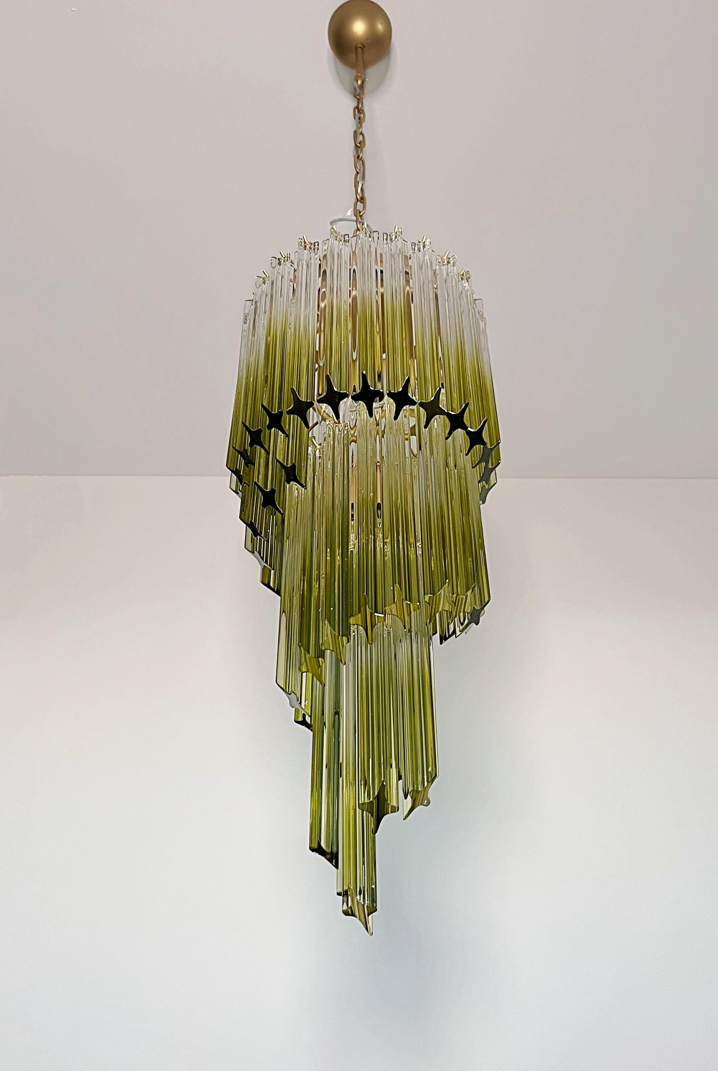 Murano glass spiral chandelier - 54 quadriedri shaded green prisms For Sale 3