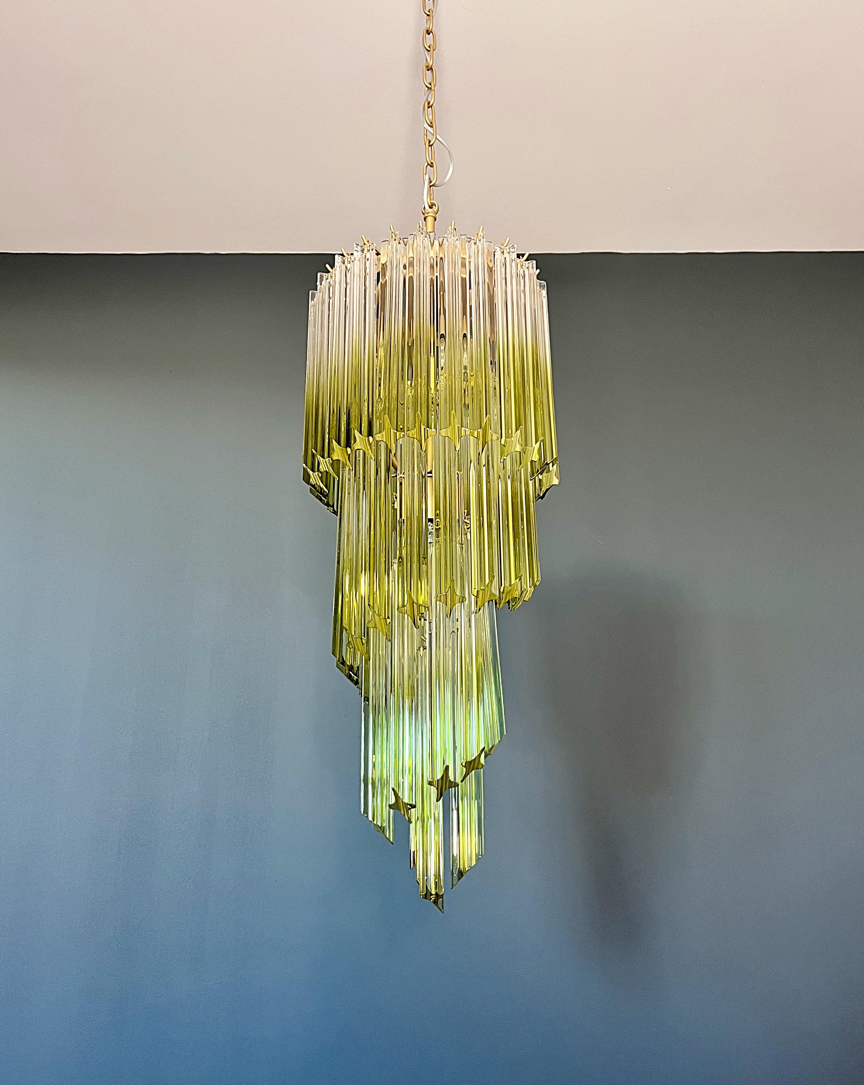 Murano glass spiral chandelier - 54 quadriedri shaded green prisms In Good Condition For Sale In Gaiarine Frazione Francenigo (TV), IT