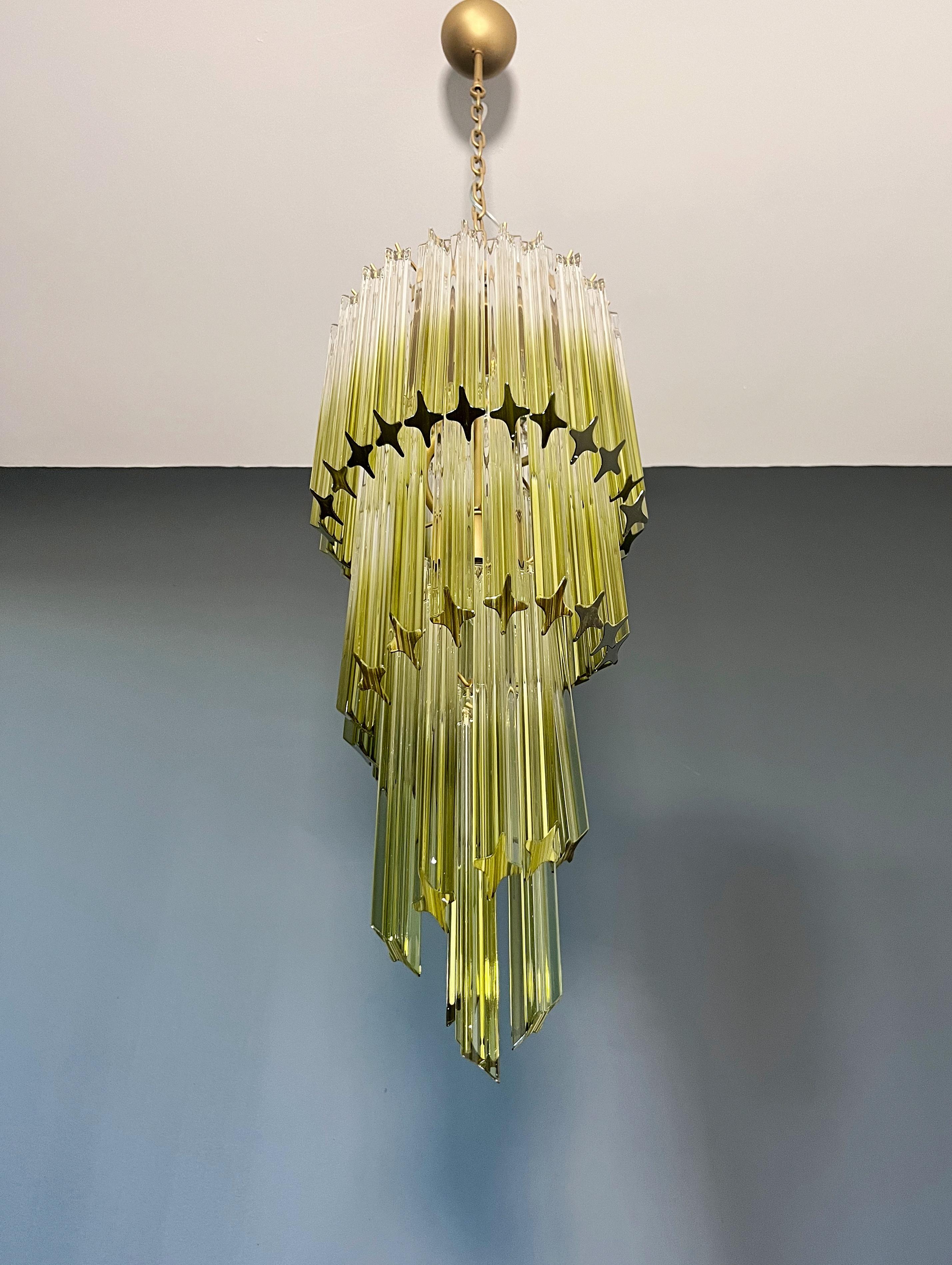 20th Century Murano glass spiral chandelier - 54 quadriedri shaded green prisms For Sale