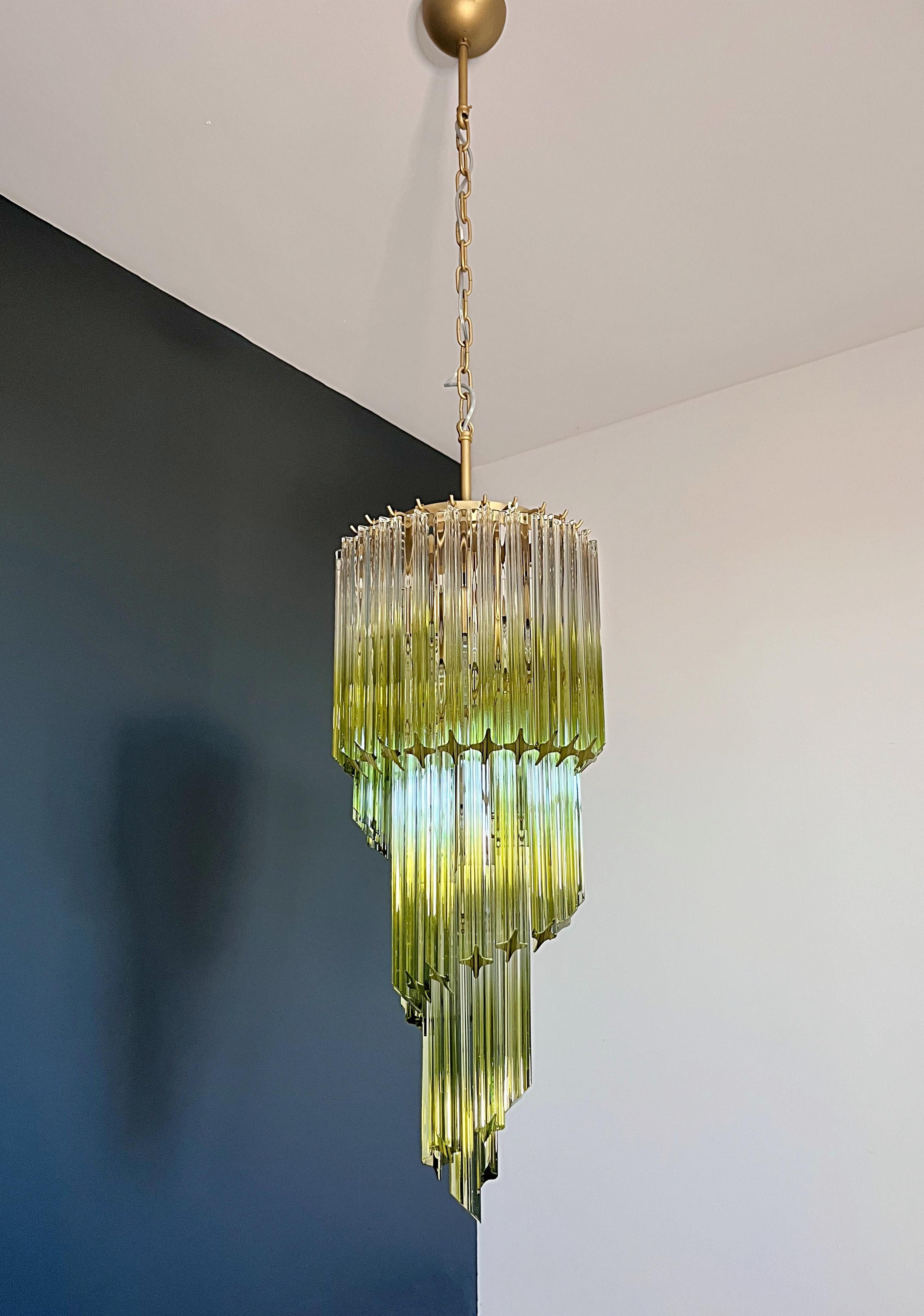 Murano glass spiral chandelier - 54 quadriedri shaded green prisms For Sale 1